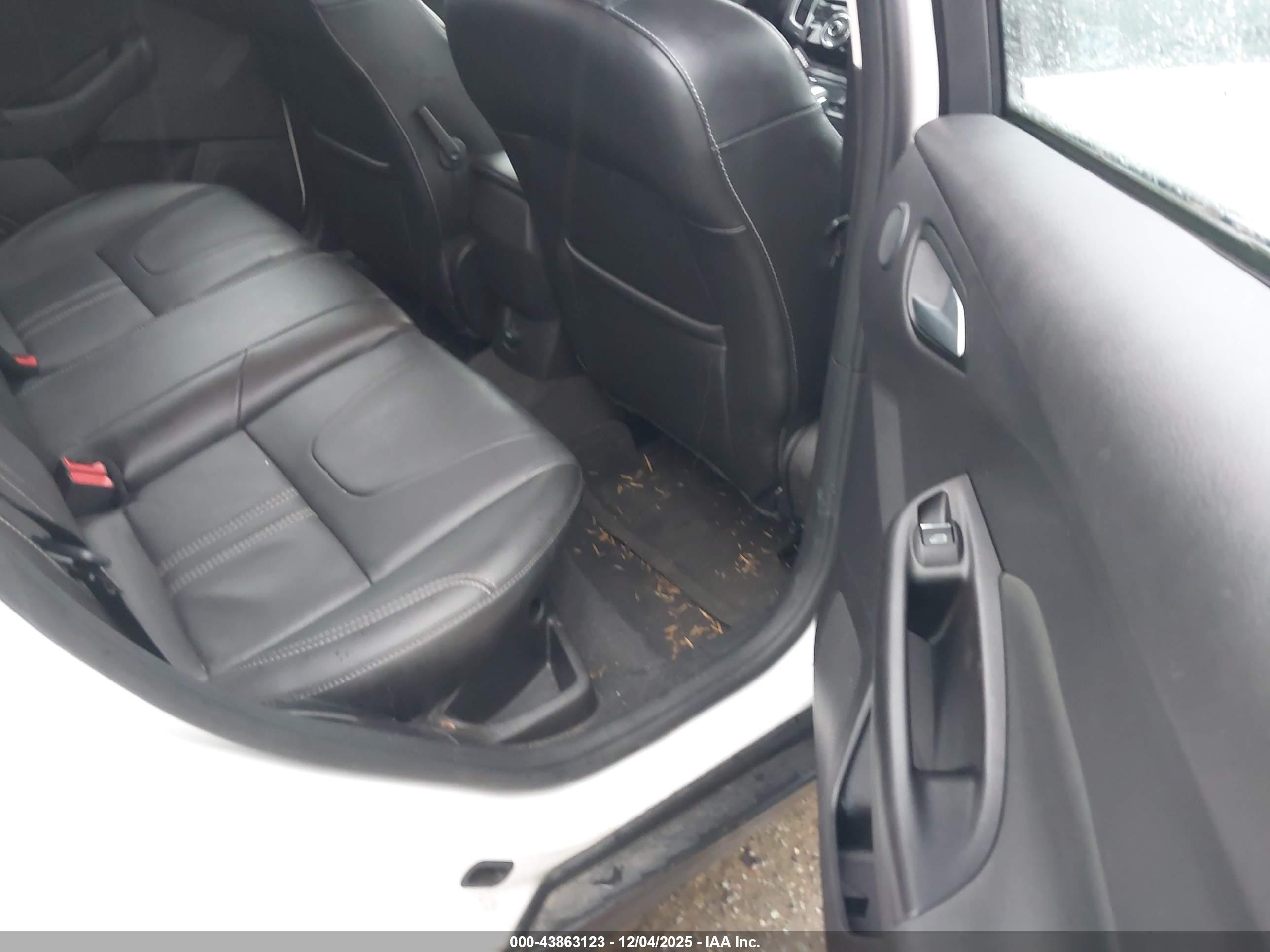 FORD FOCUS image 8