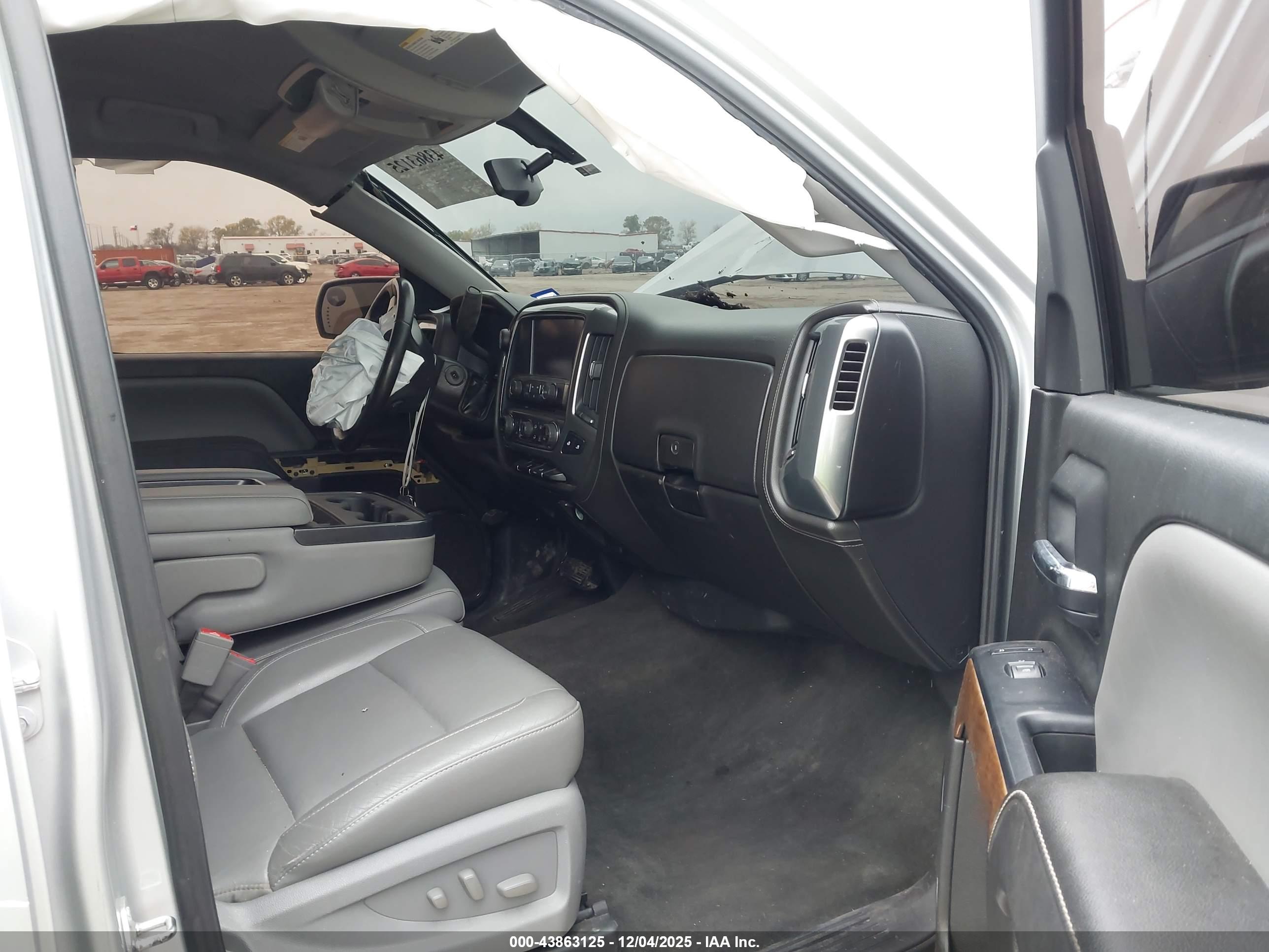 CHEVROLET SILVERADO image 5