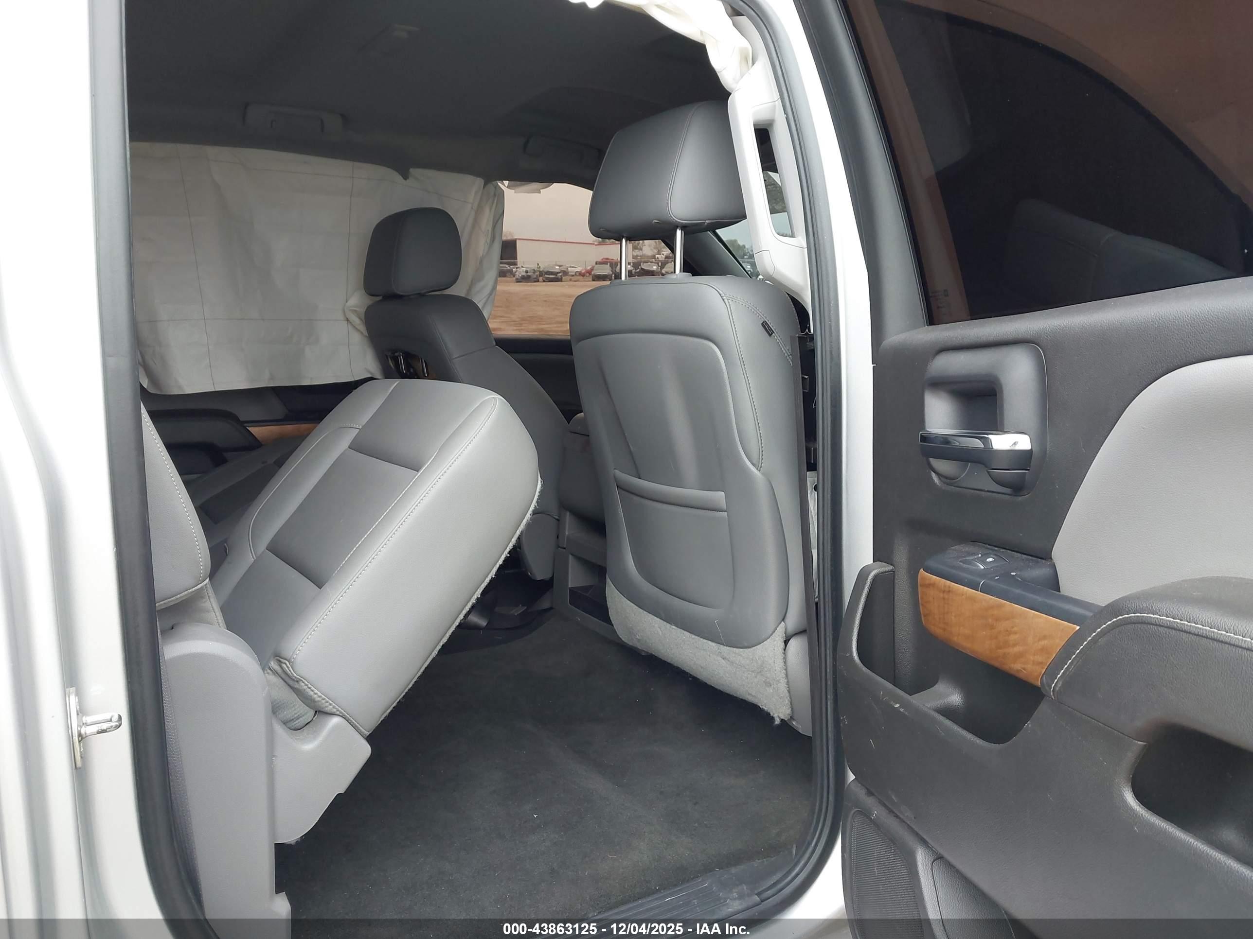 CHEVROLET SILVERADO image 8