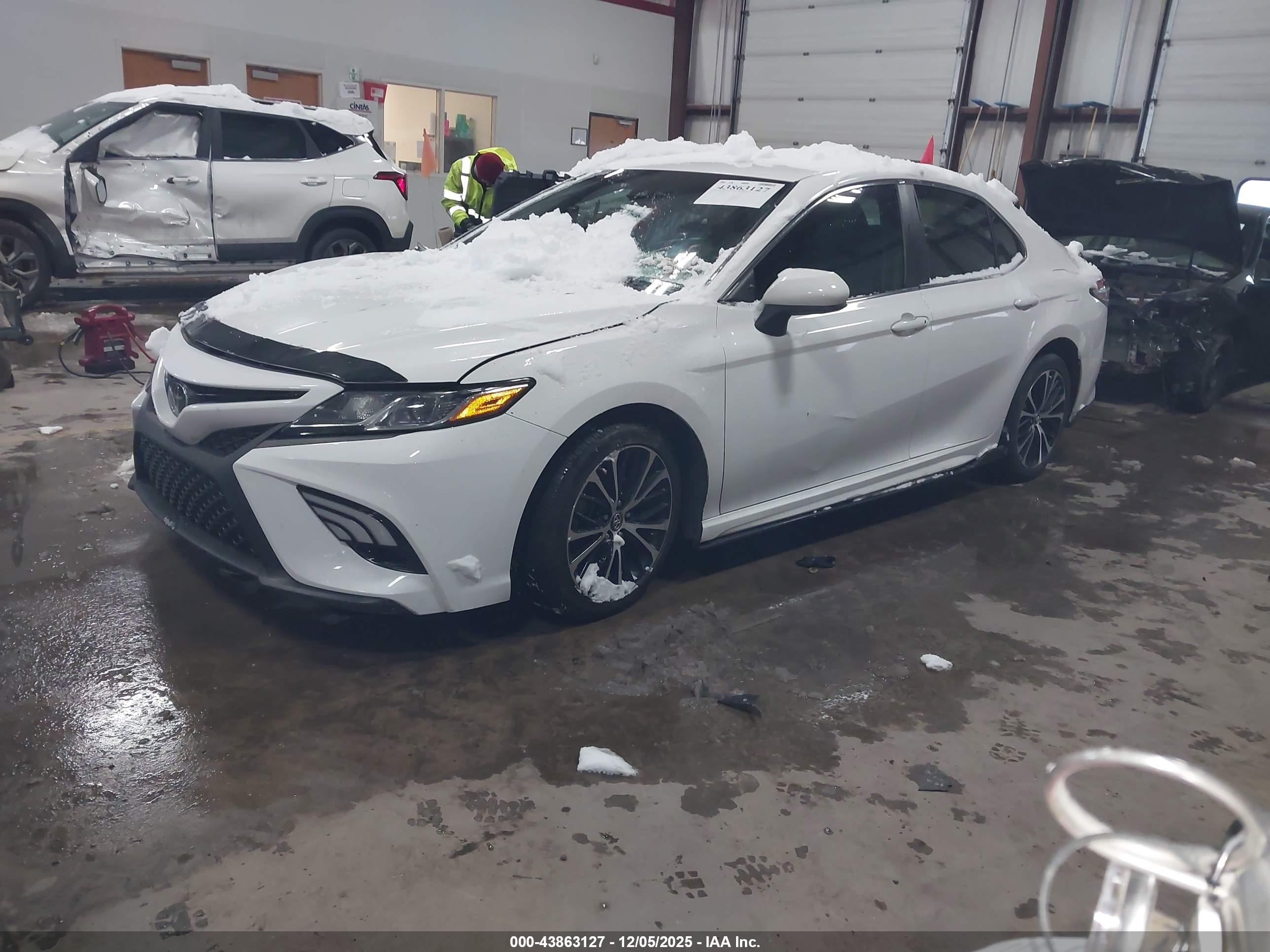 TOYOTA CAMRY image 2