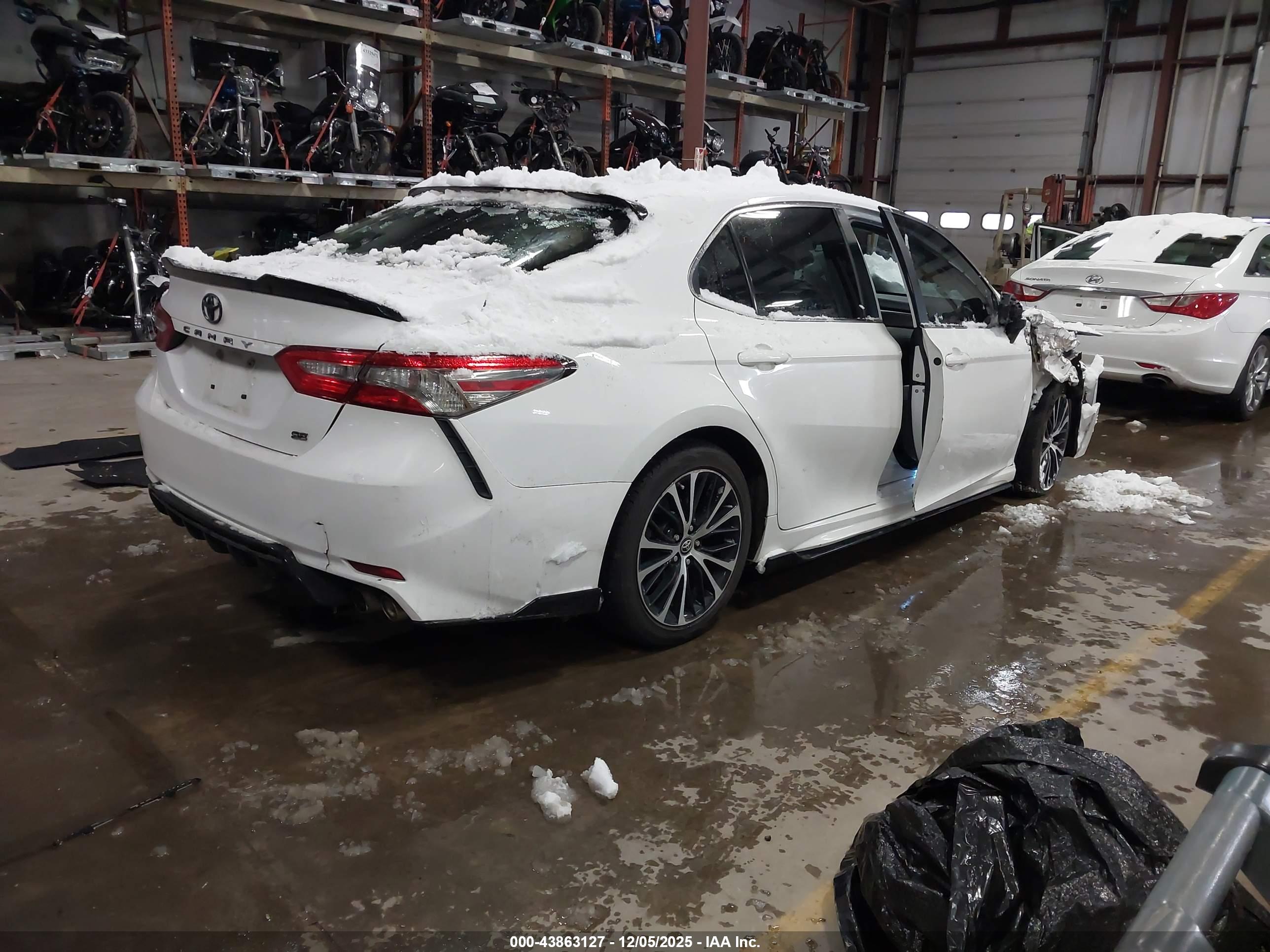 TOYOTA CAMRY image 4