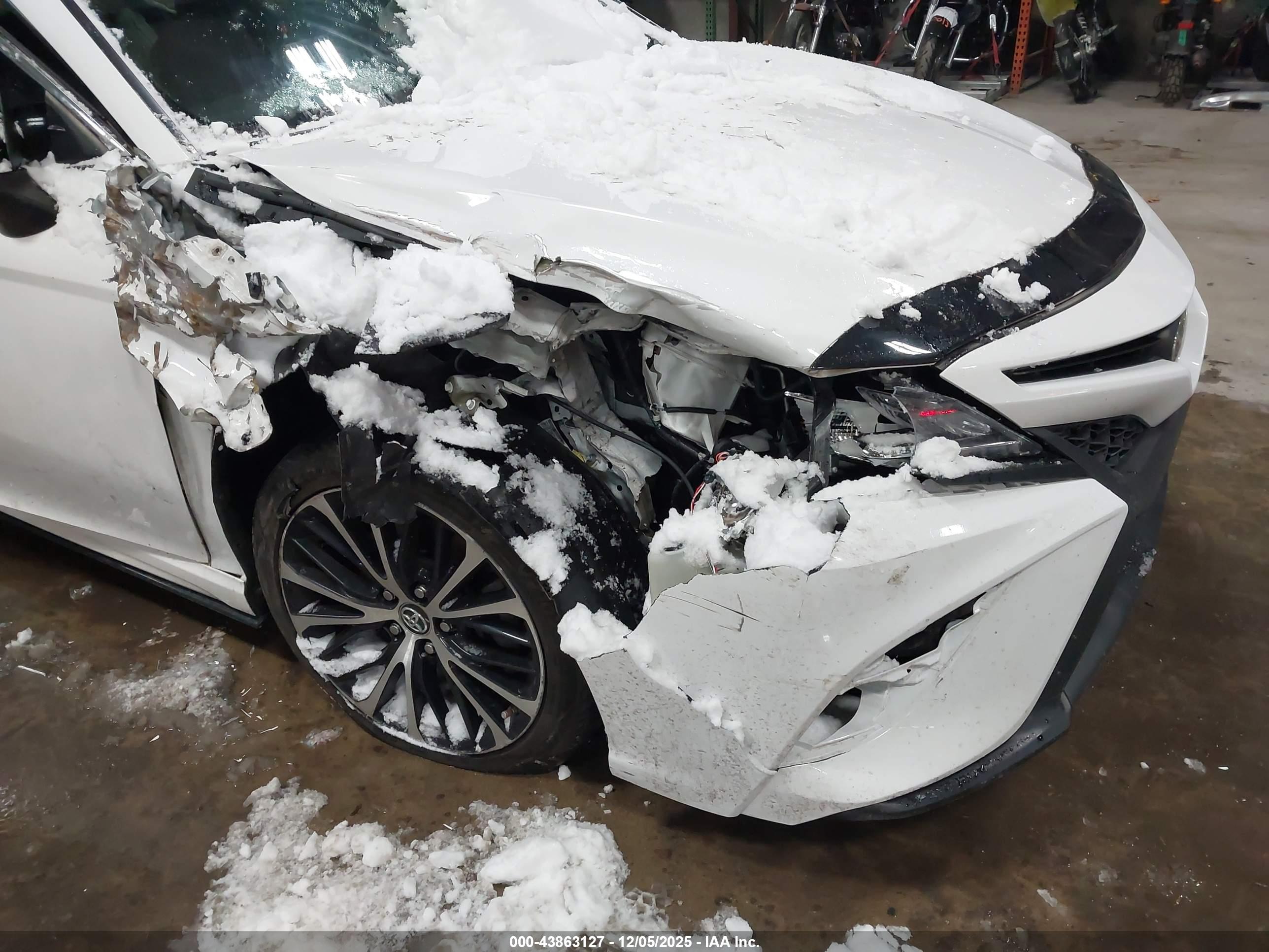TOYOTA CAMRY image 6