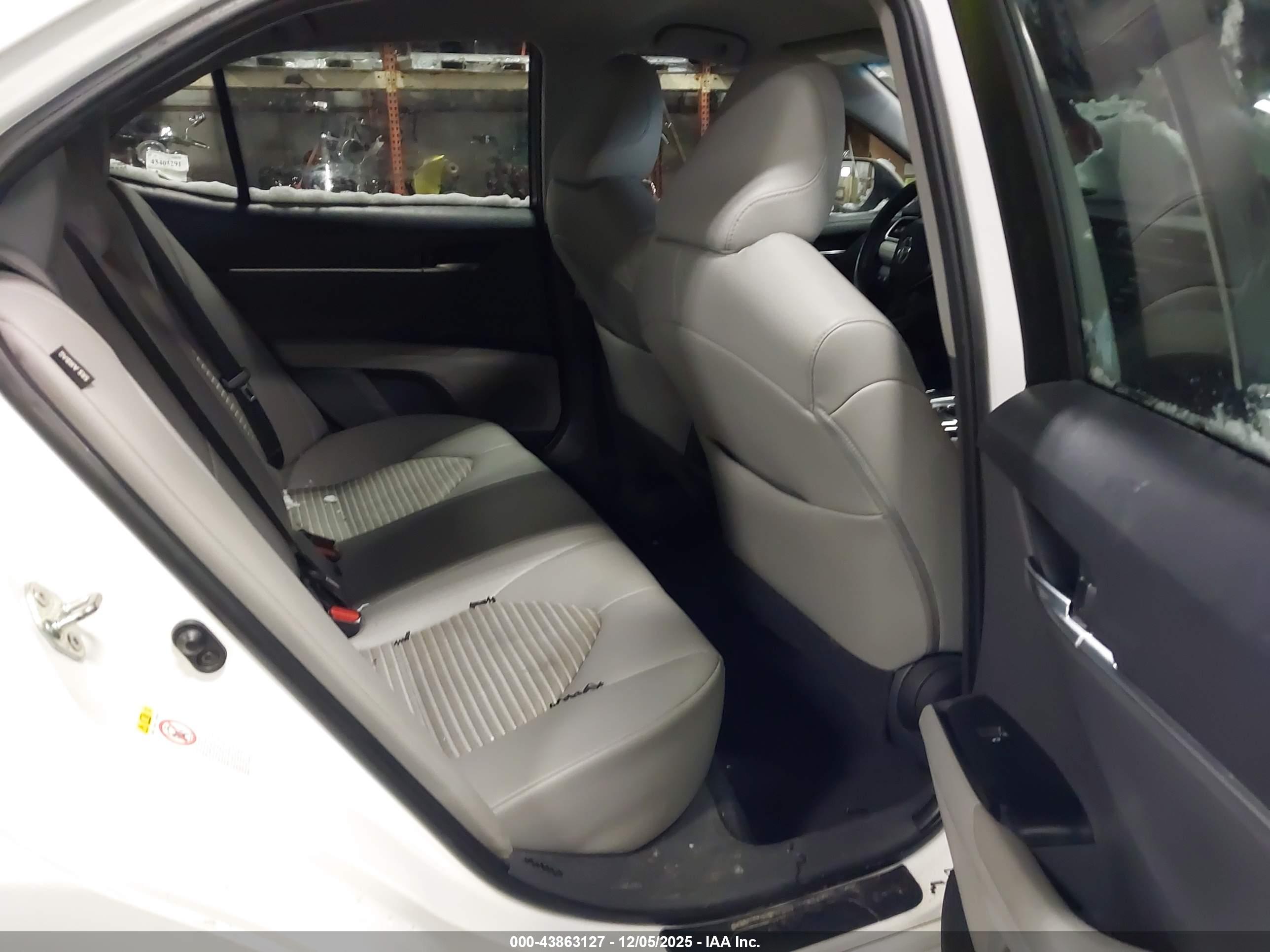 TOYOTA CAMRY image 8