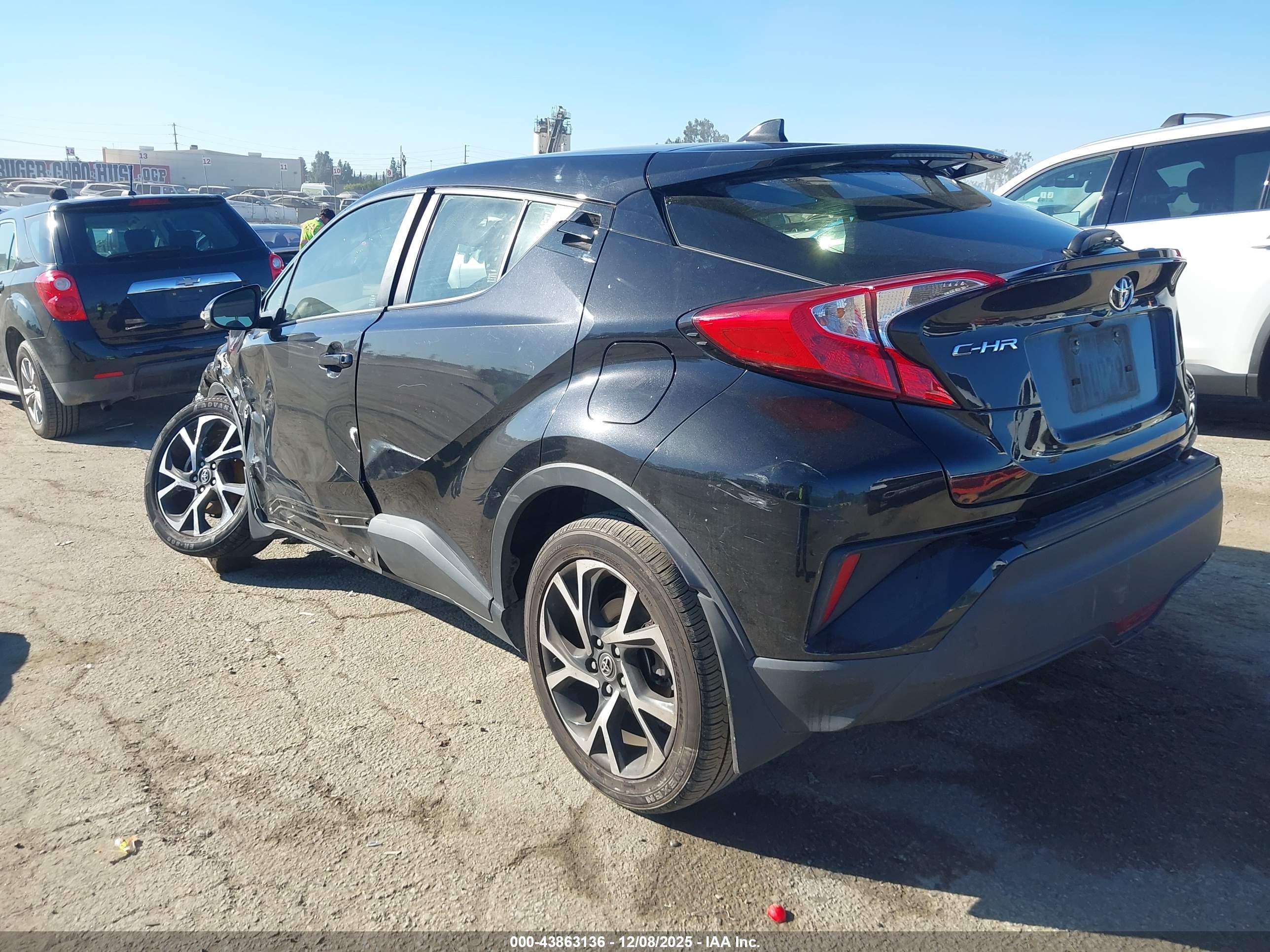 TOYOTA C-HR image 3