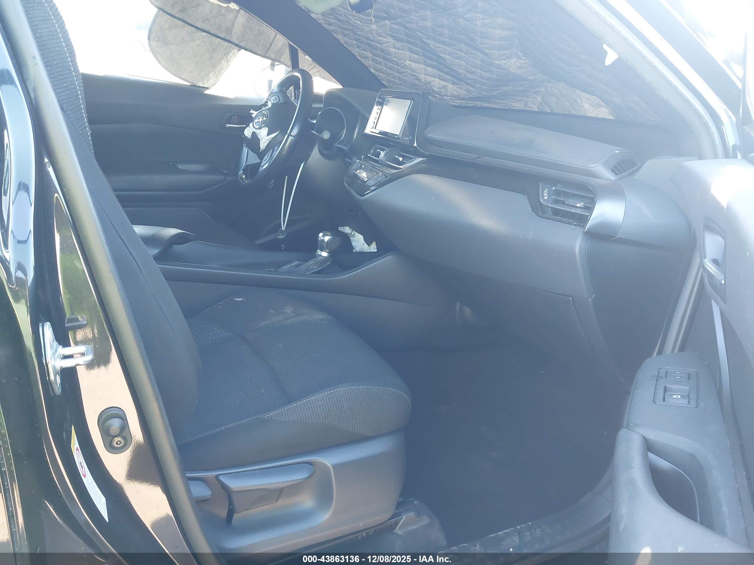 TOYOTA C-HR image 5