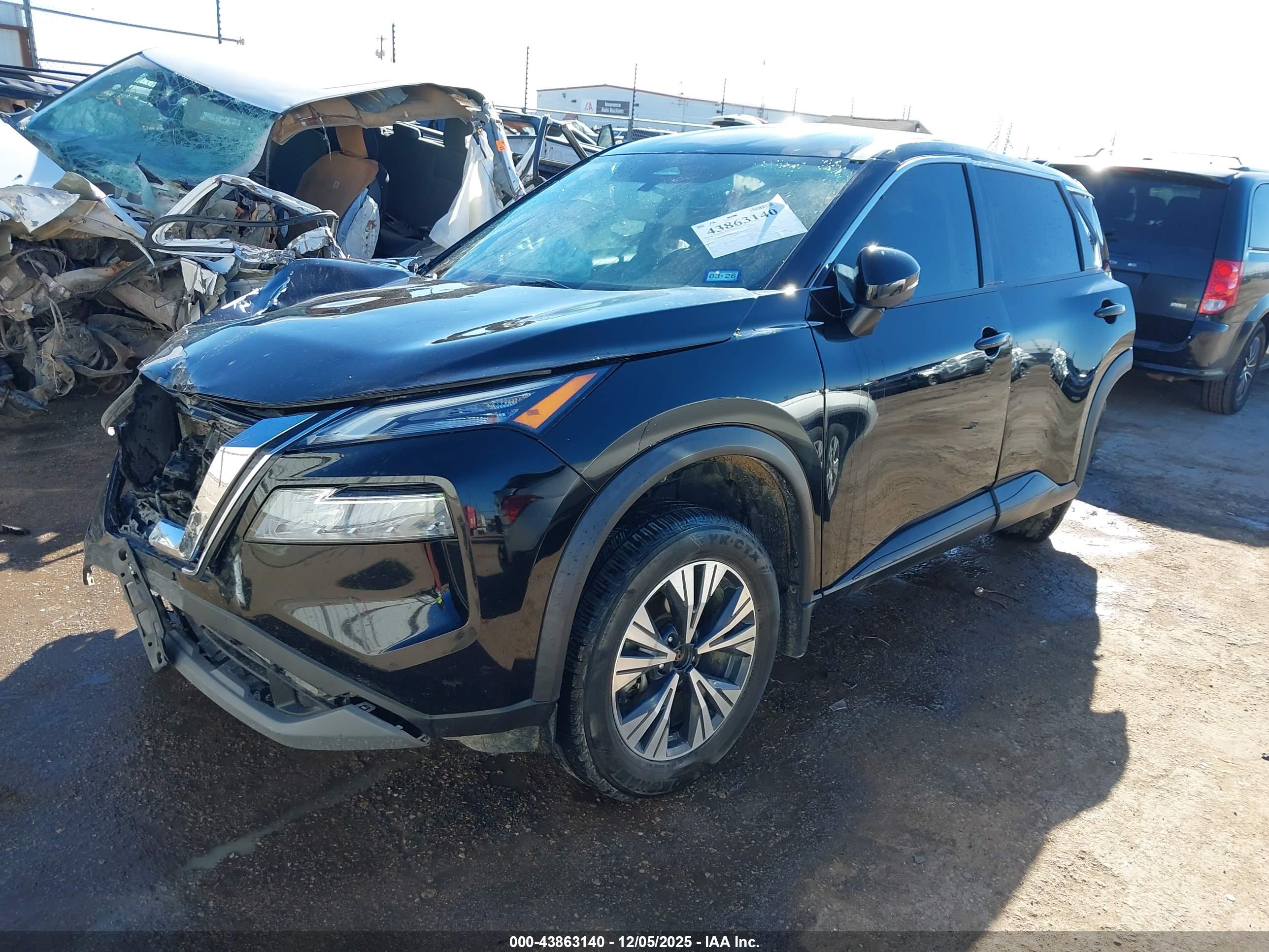 NISSAN ROGUE image 2