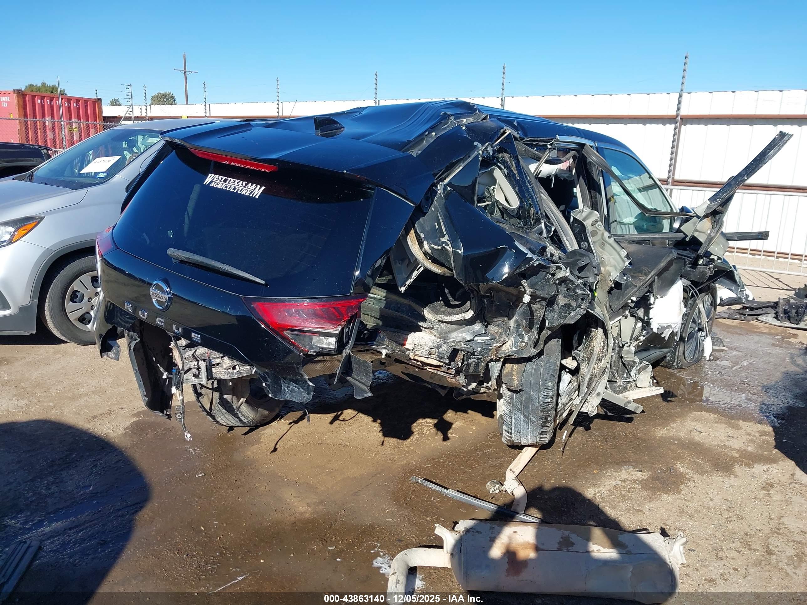 NISSAN ROGUE image 4