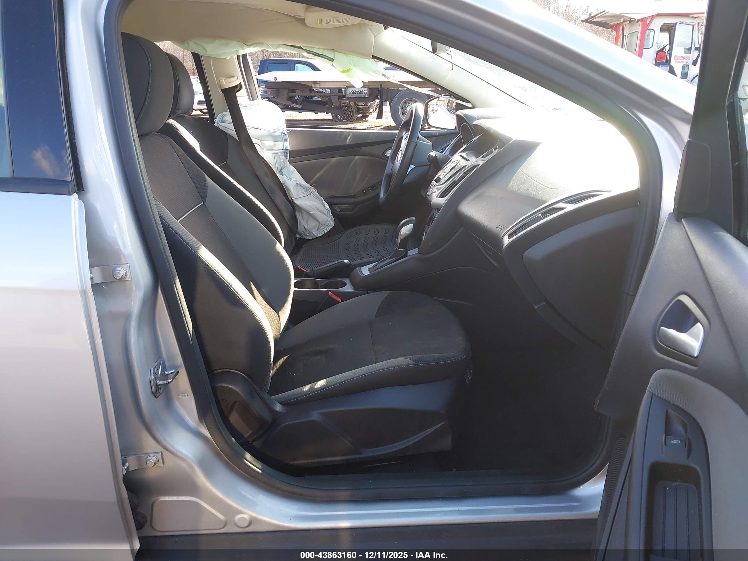 FORD FOCUS image 5