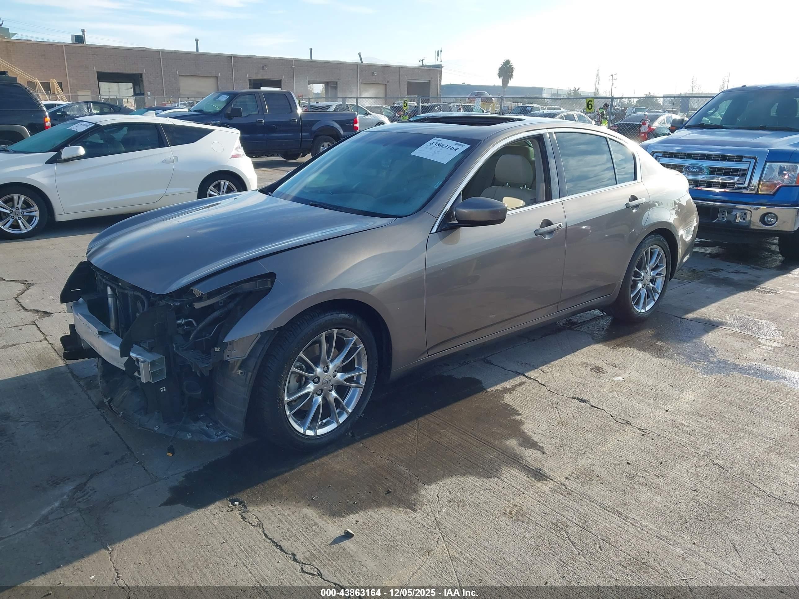 INFINITI G37 image 2