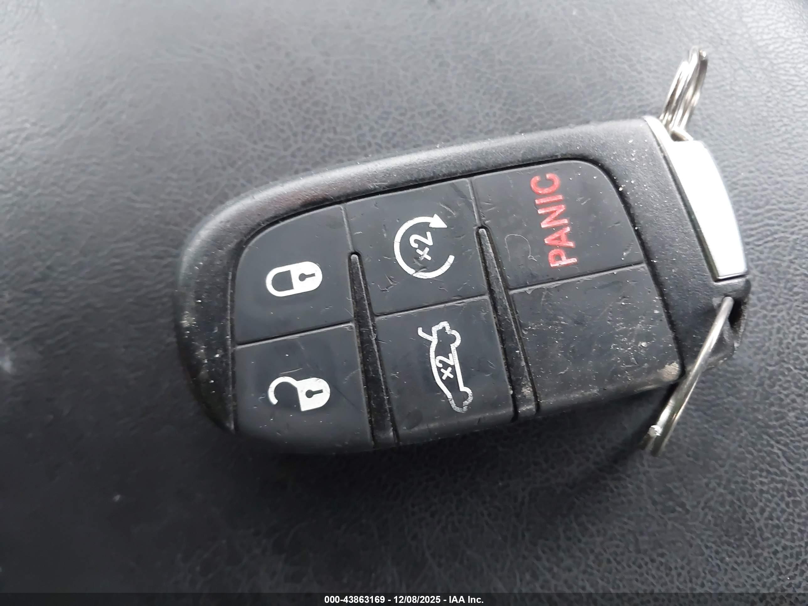 CHRYSLER 300 image 11