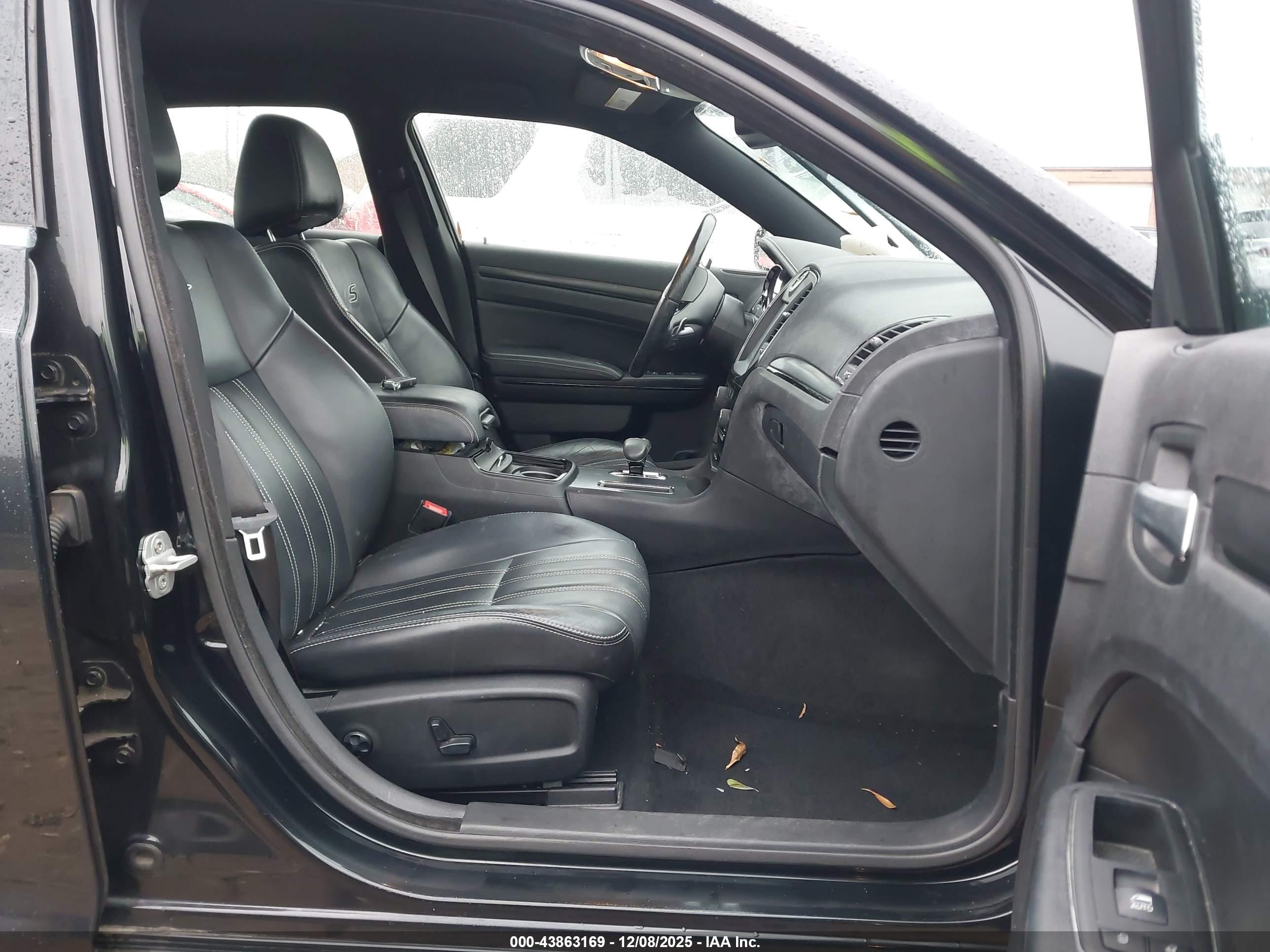 CHRYSLER 300 image 5