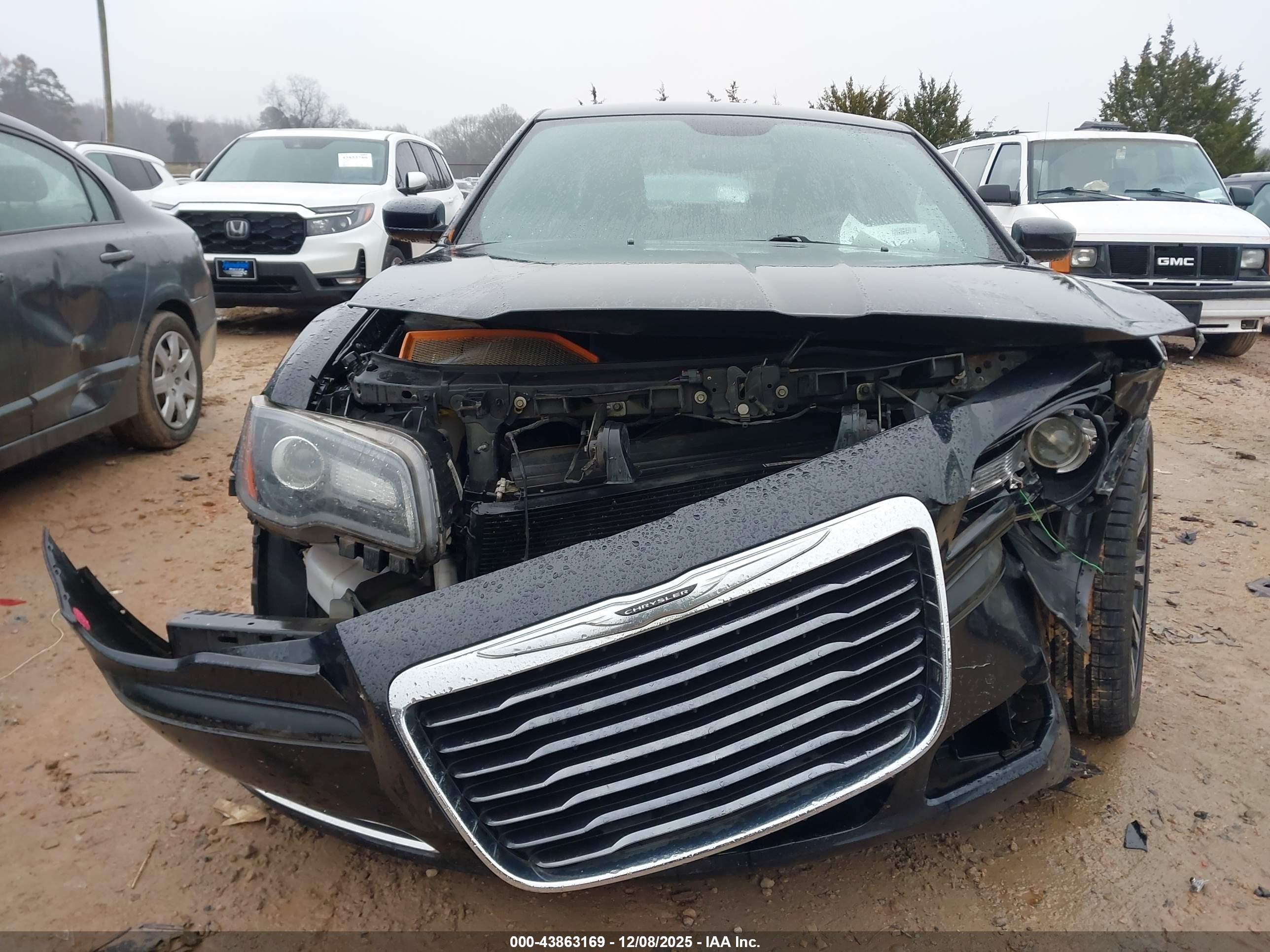 CHRYSLER 300 image 6