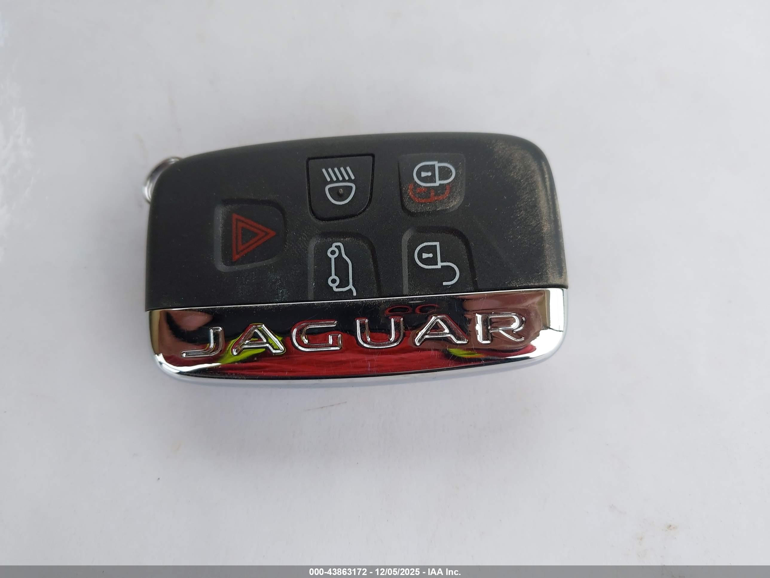 JAGUAR XJ image 11