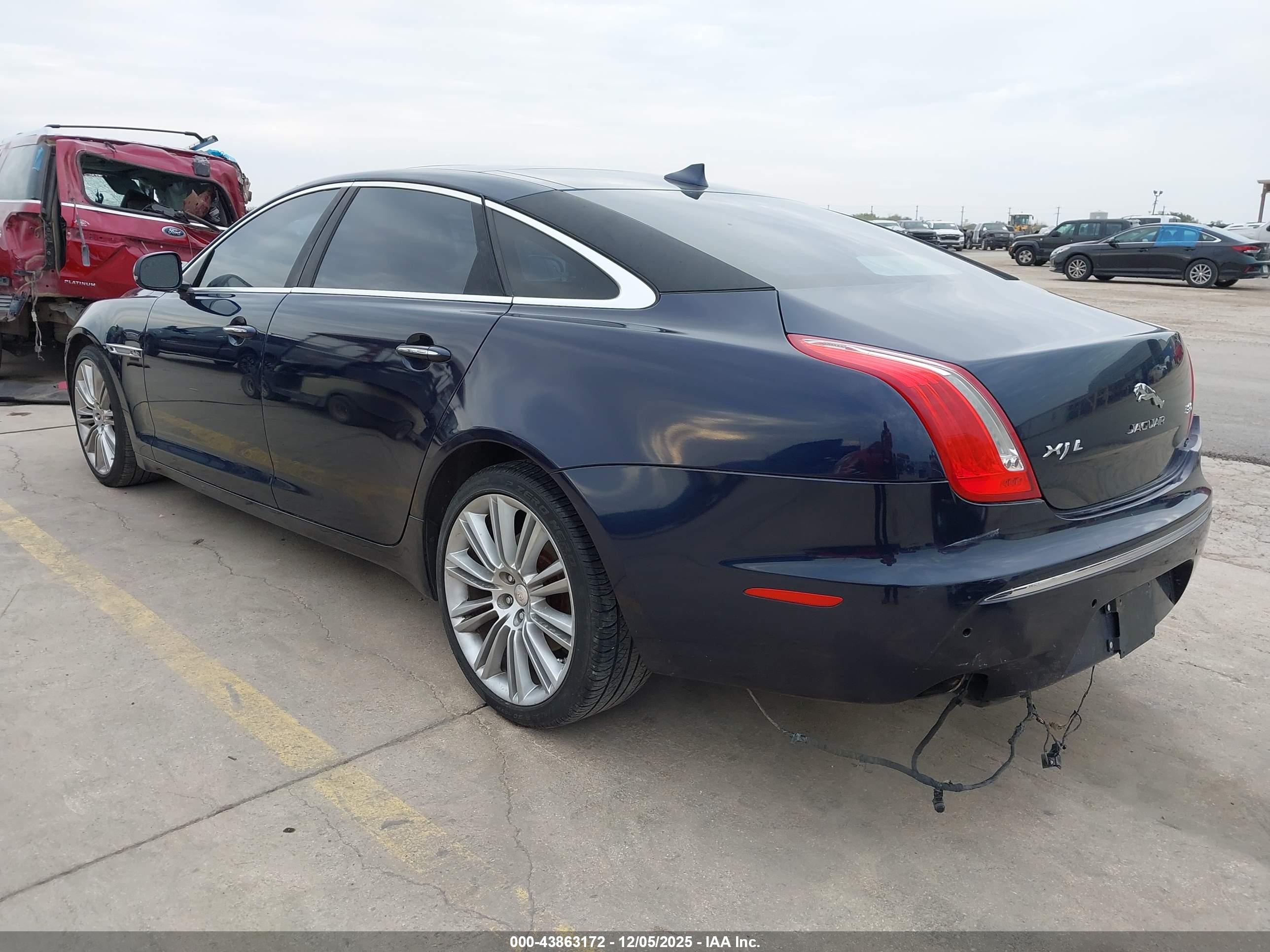 JAGUAR XJ image 3