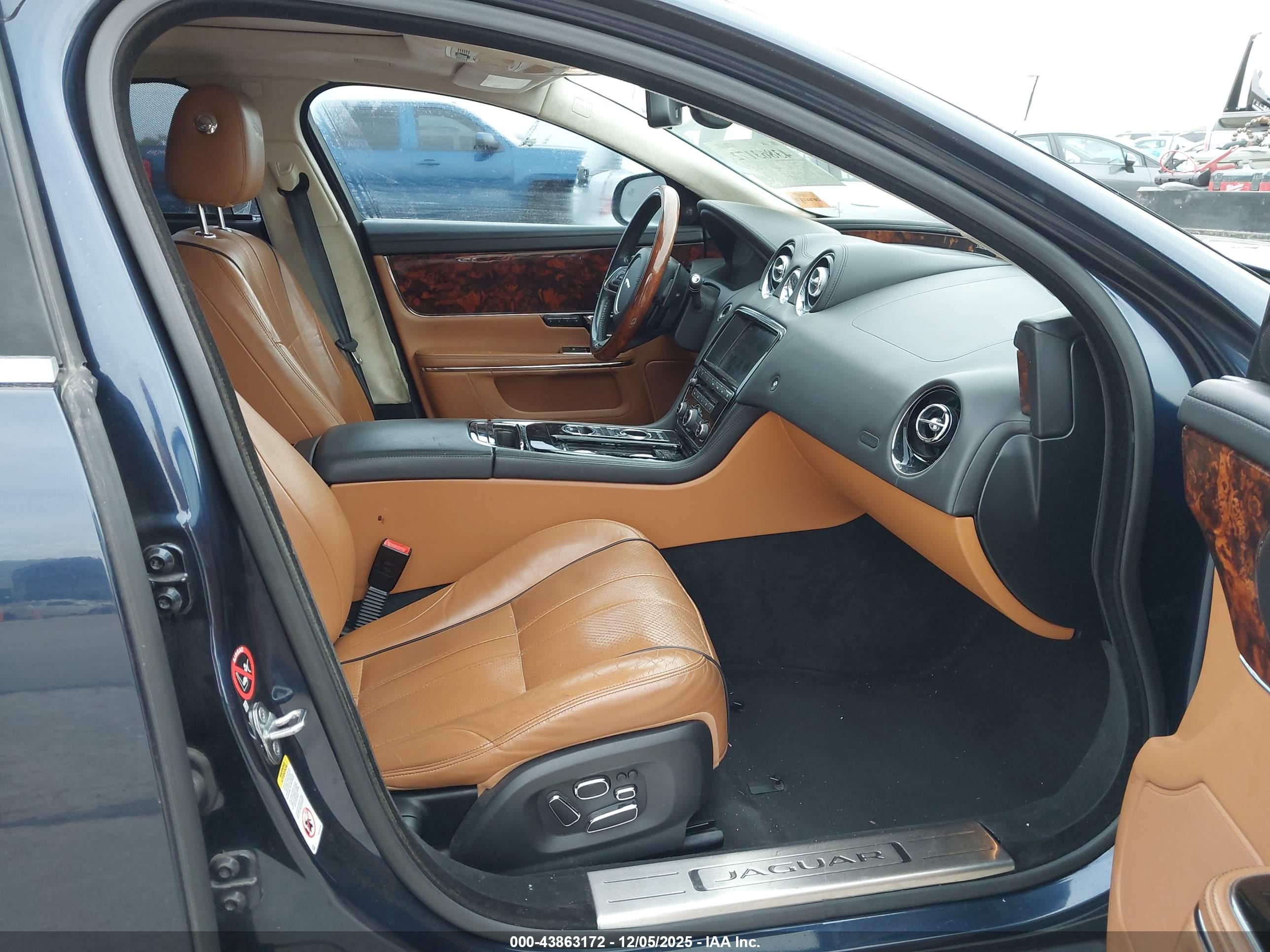 JAGUAR XJ image 5