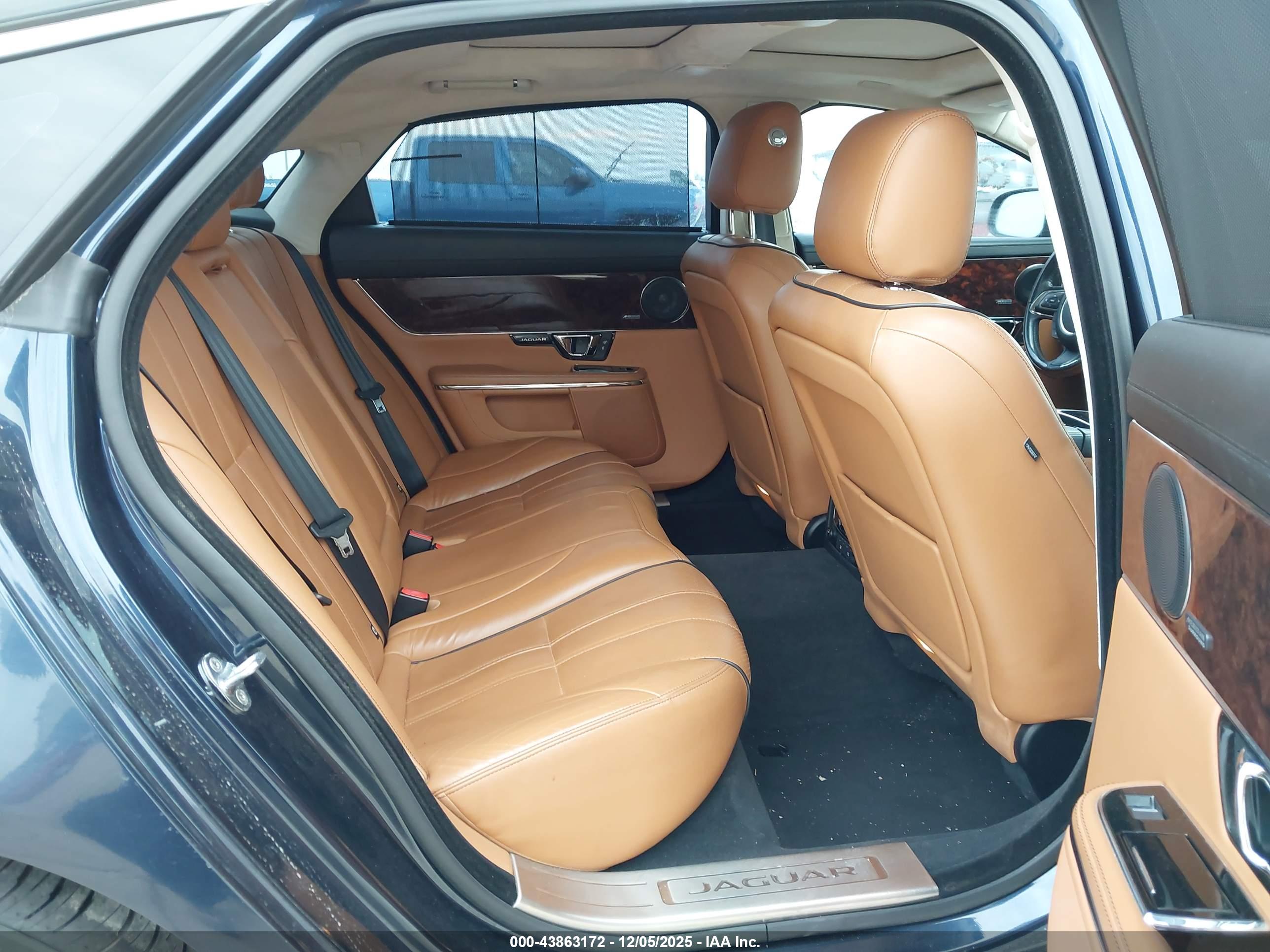 JAGUAR XJ image 8