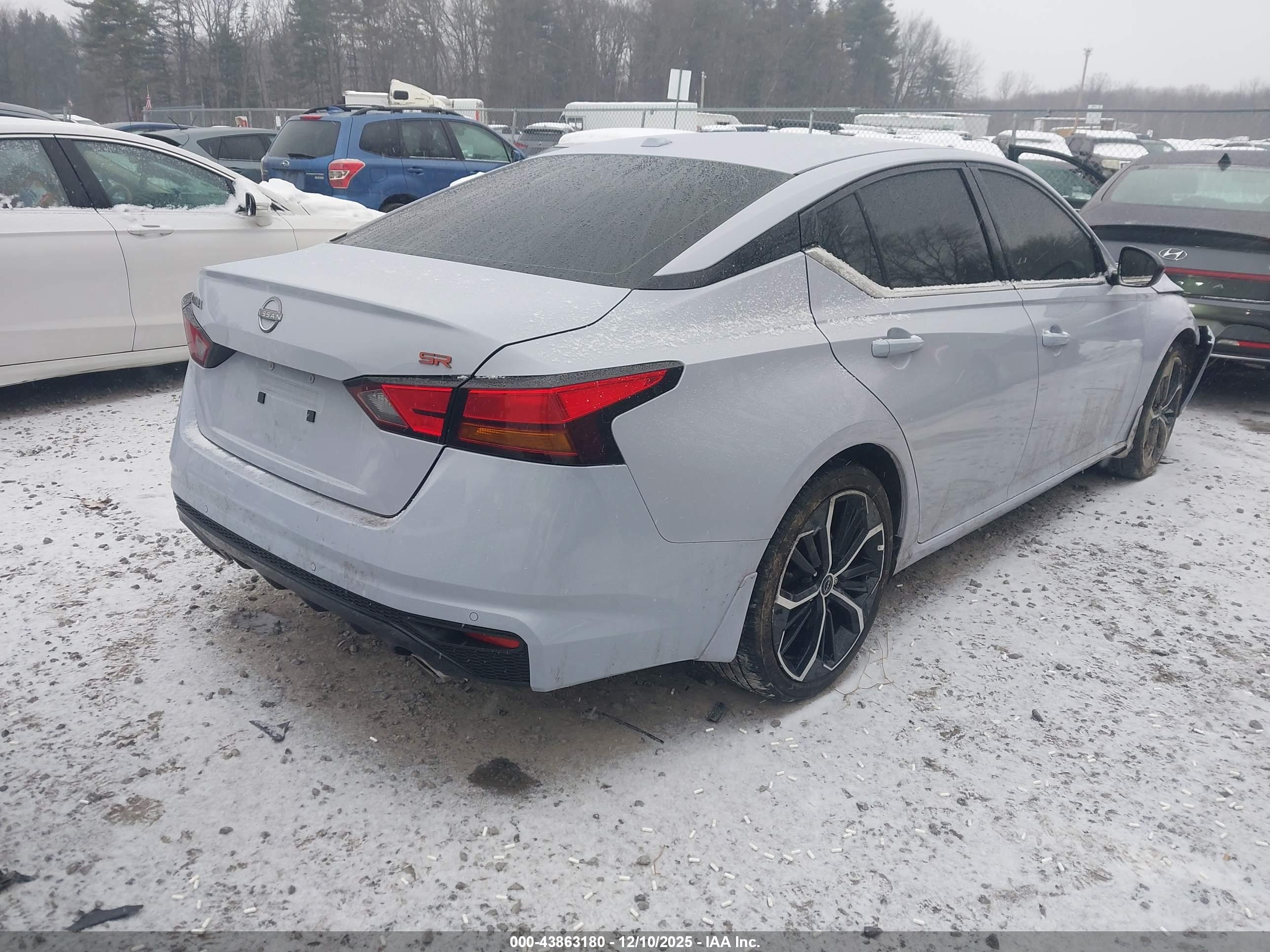 NISSAN ALTIMA image 4