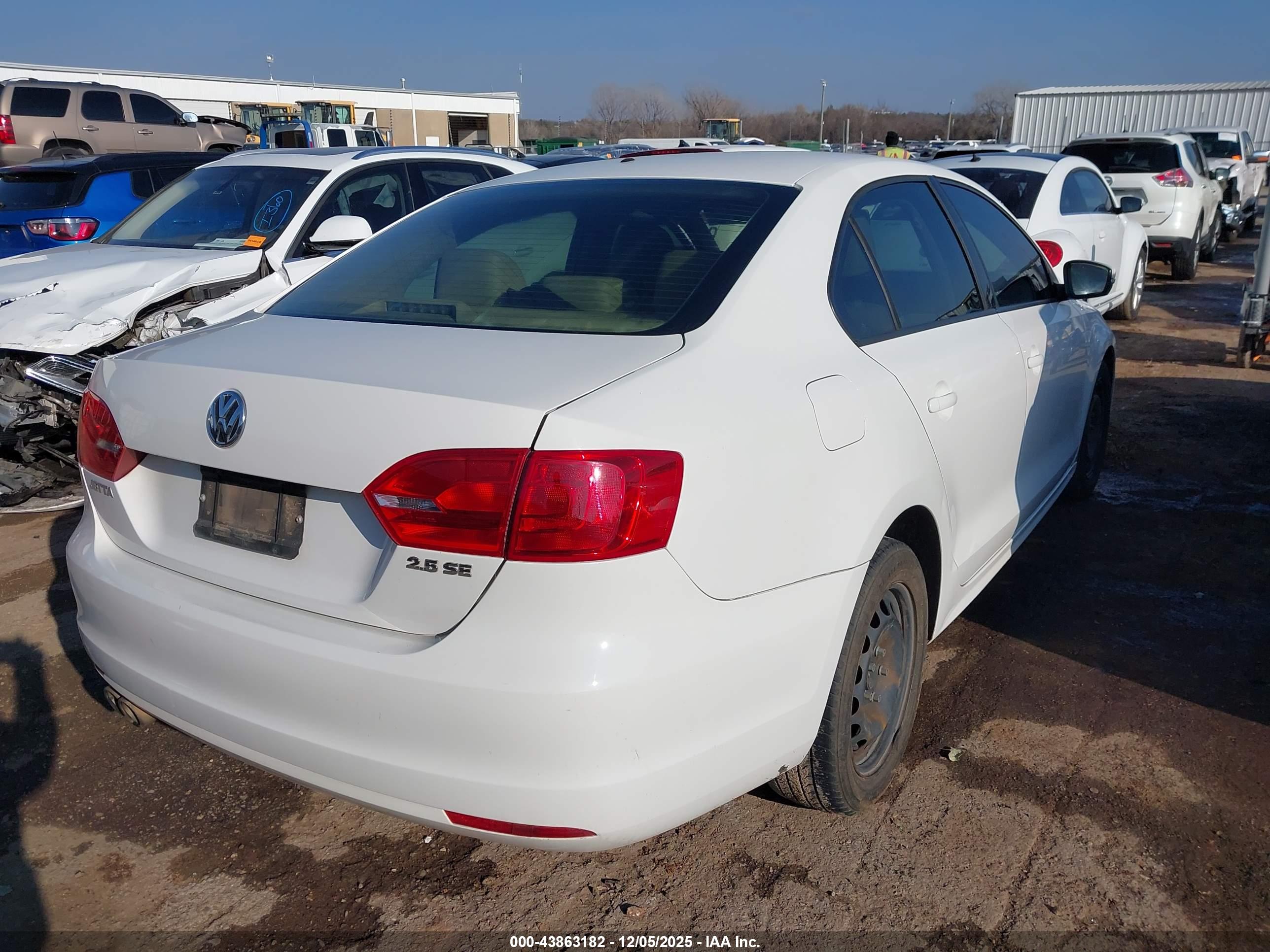 VOLKSWAGEN JETTA image 4