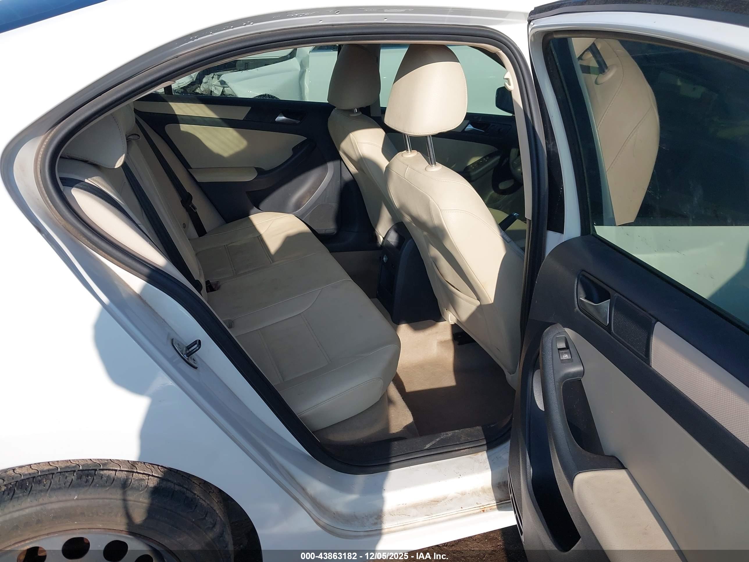 VOLKSWAGEN JETTA image 8