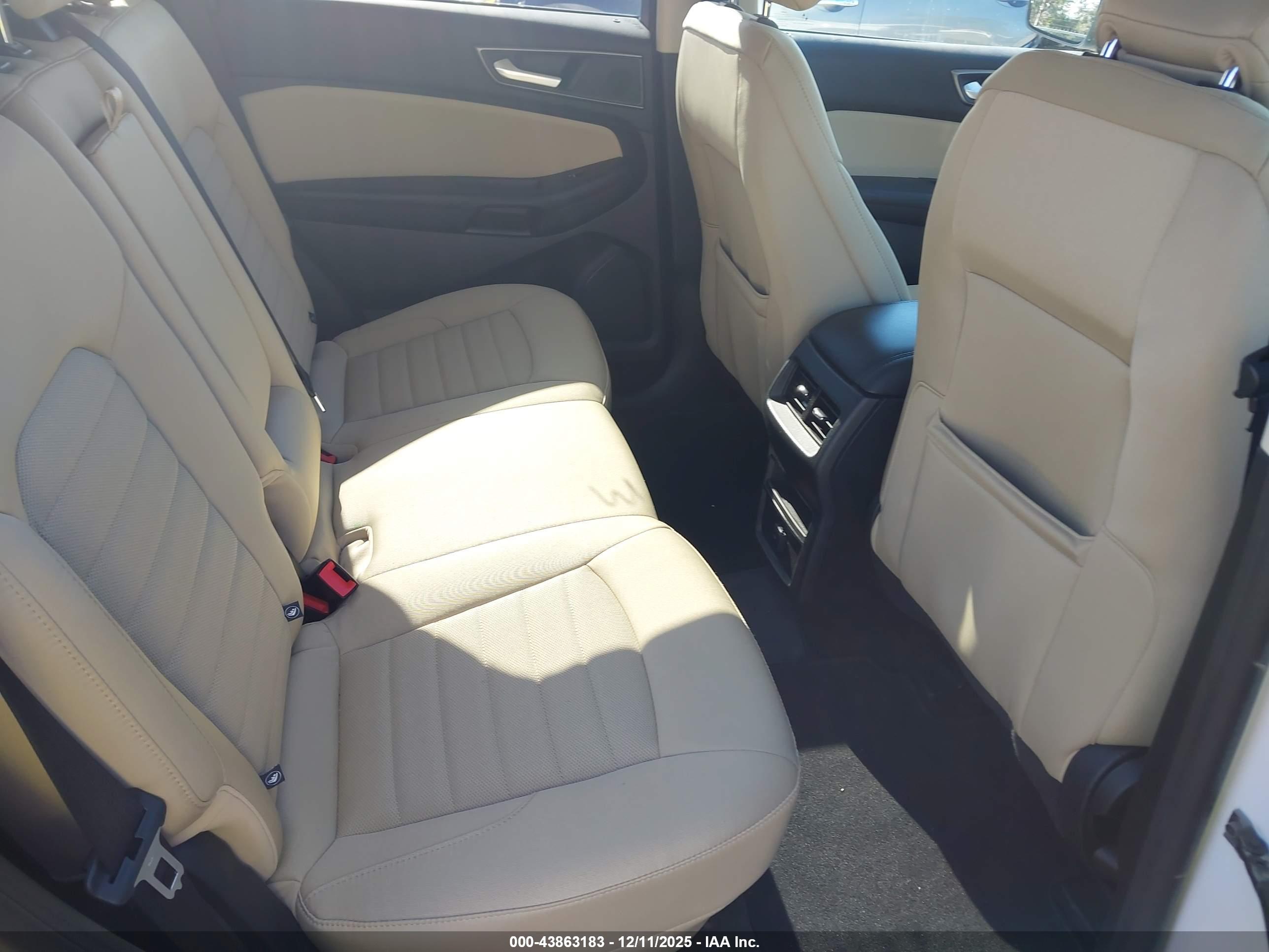 FORD EDGE image 8
