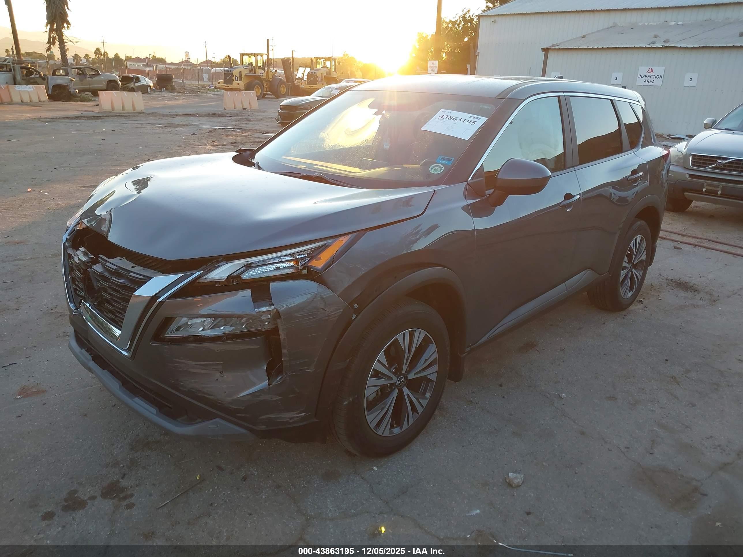 NISSAN ROGUE image 2