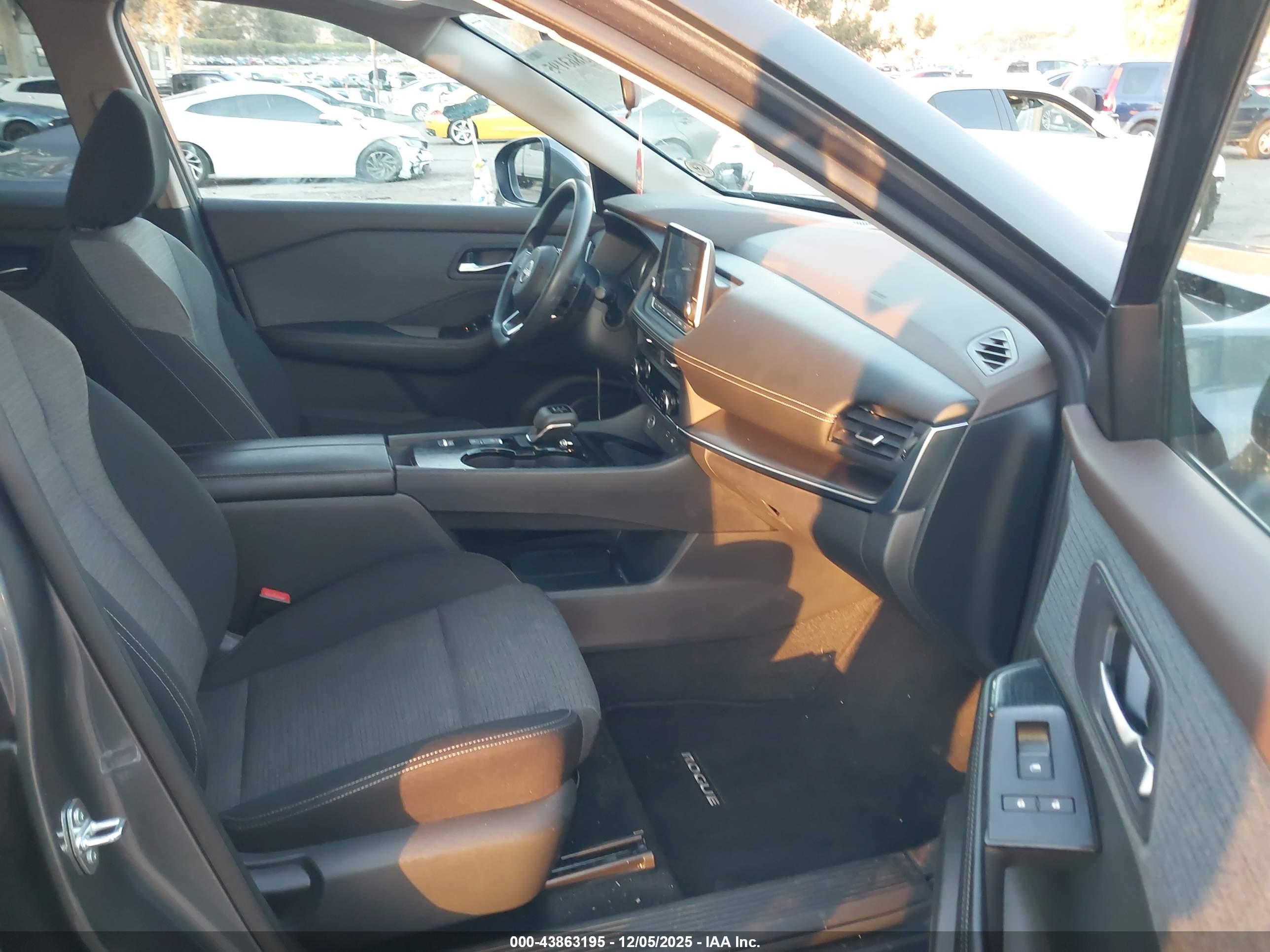 NISSAN ROGUE image 5