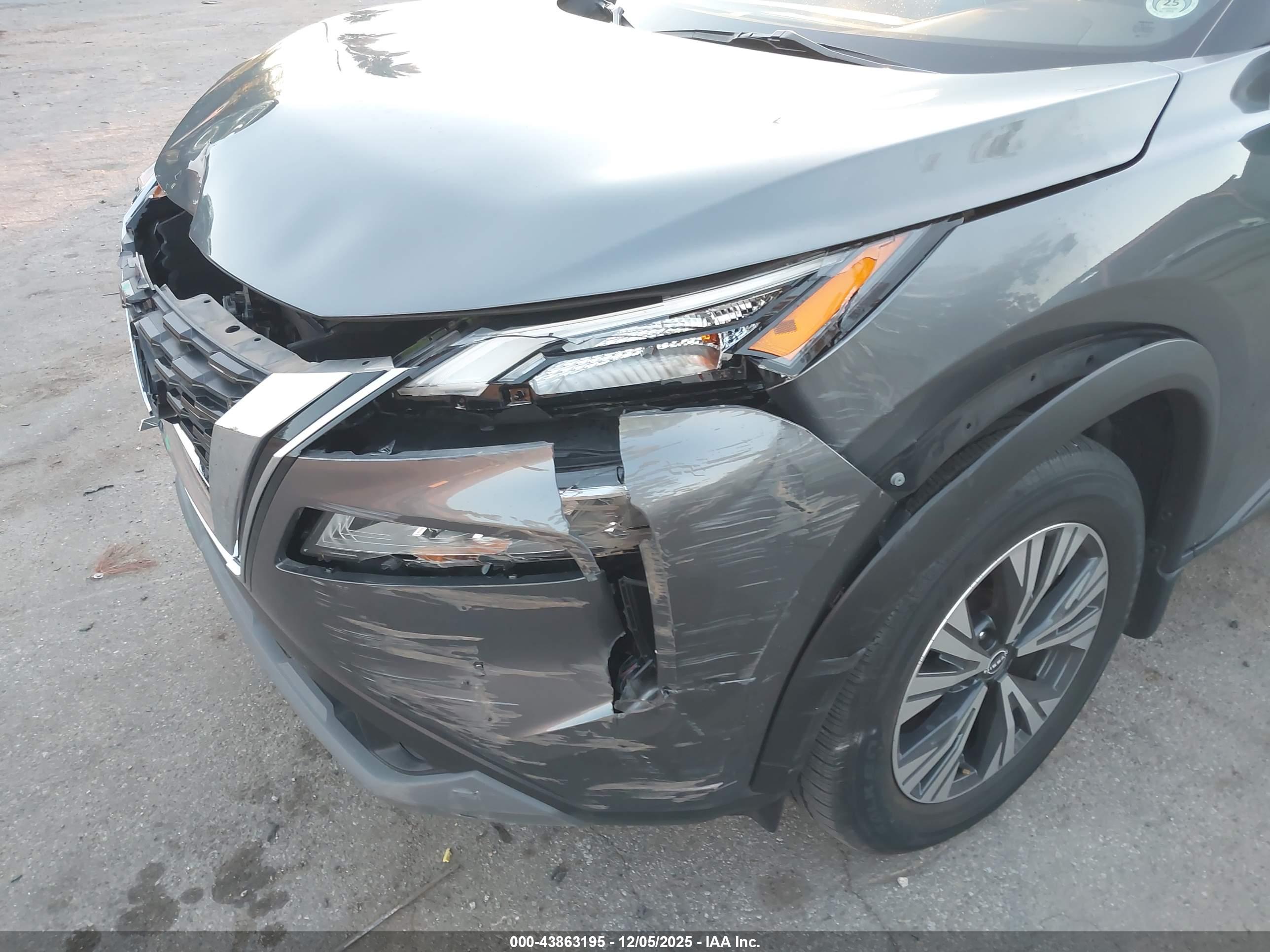 NISSAN ROGUE image 6