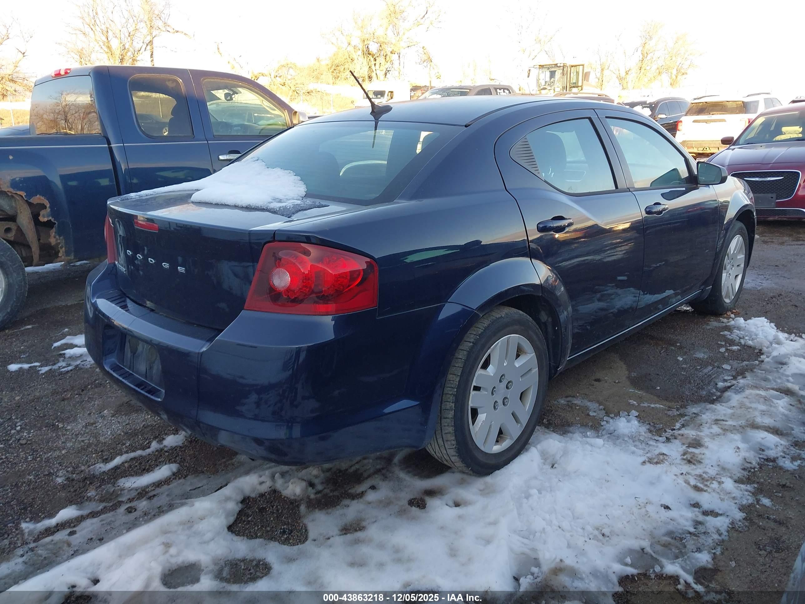 DODGE AVENGER image 4
