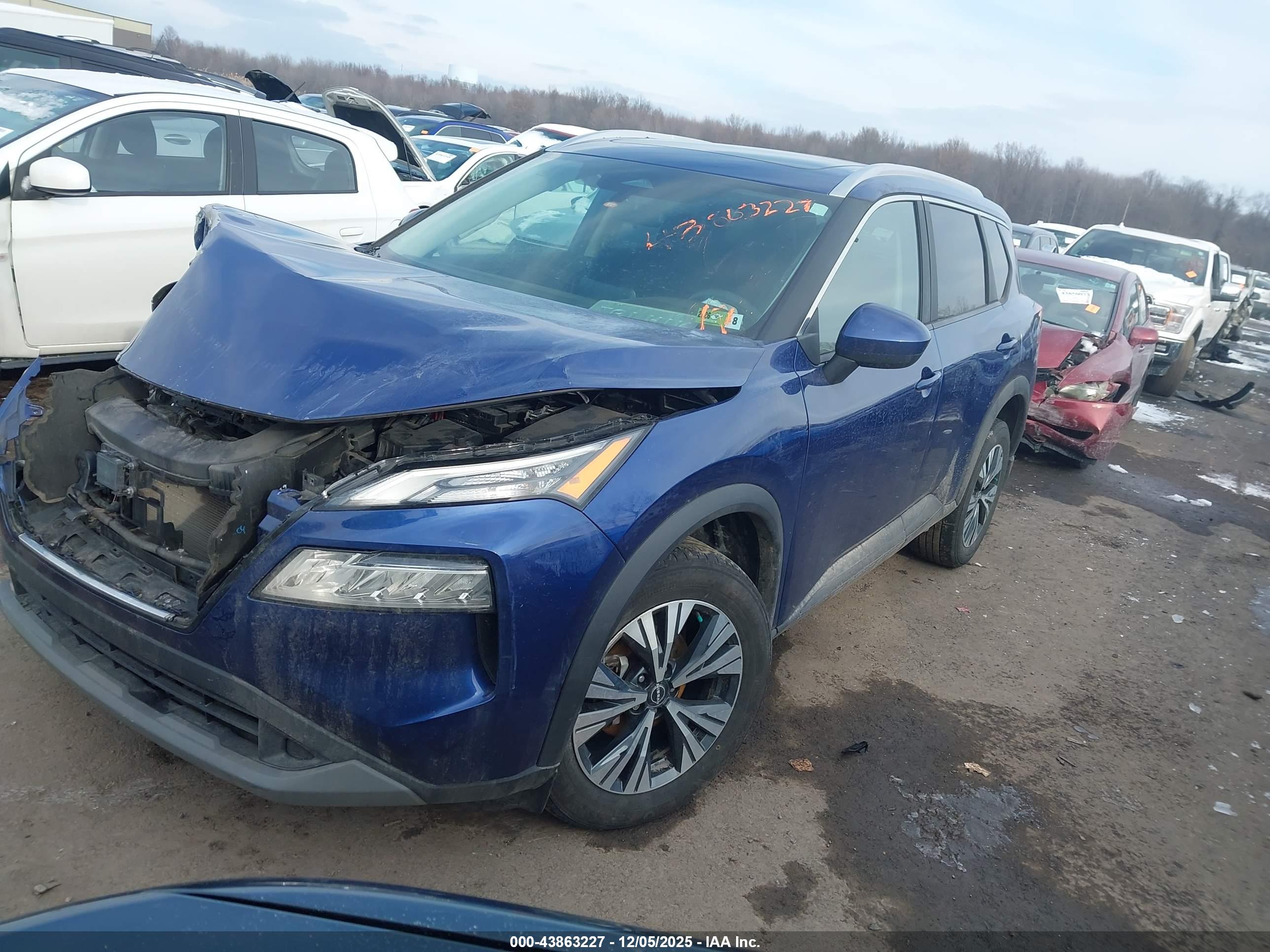 NISSAN ROGUE image 2