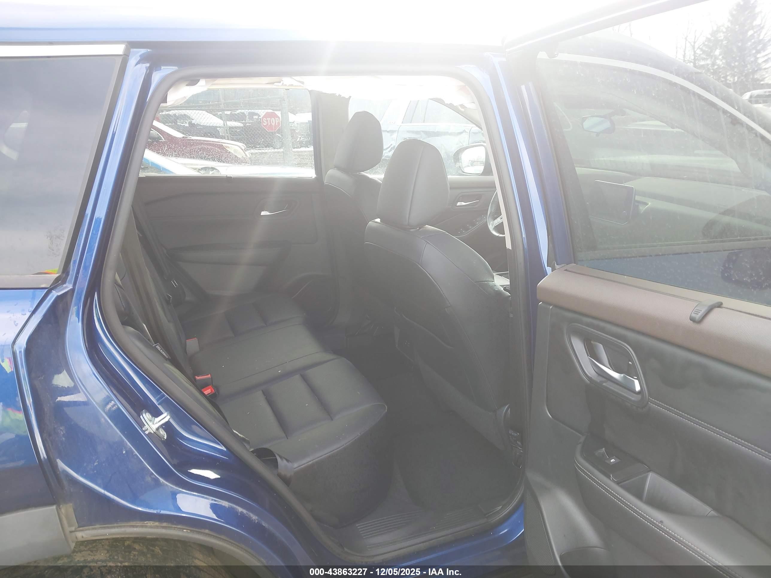 NISSAN ROGUE image 8