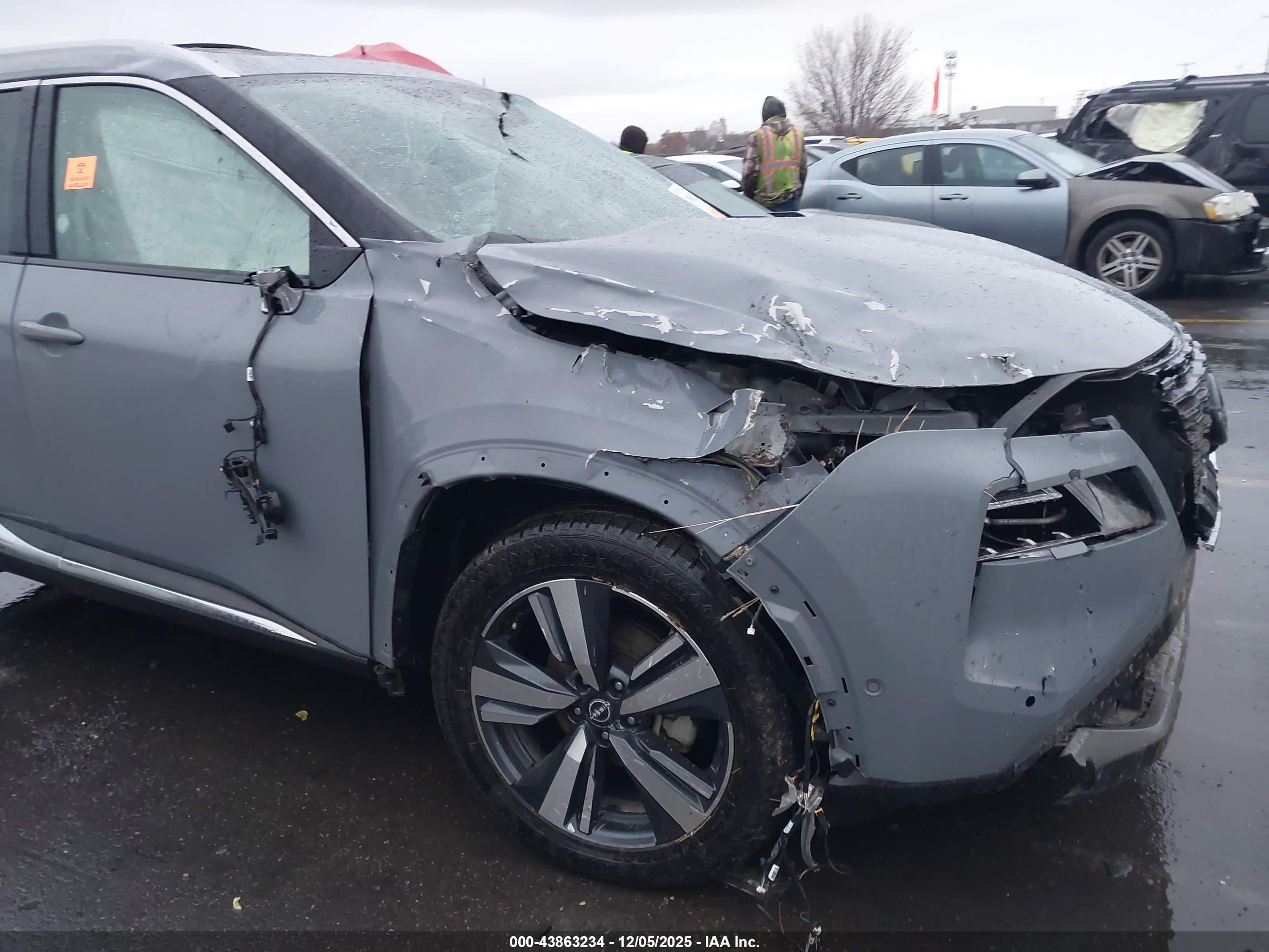 NISSAN ROGUE image 6
