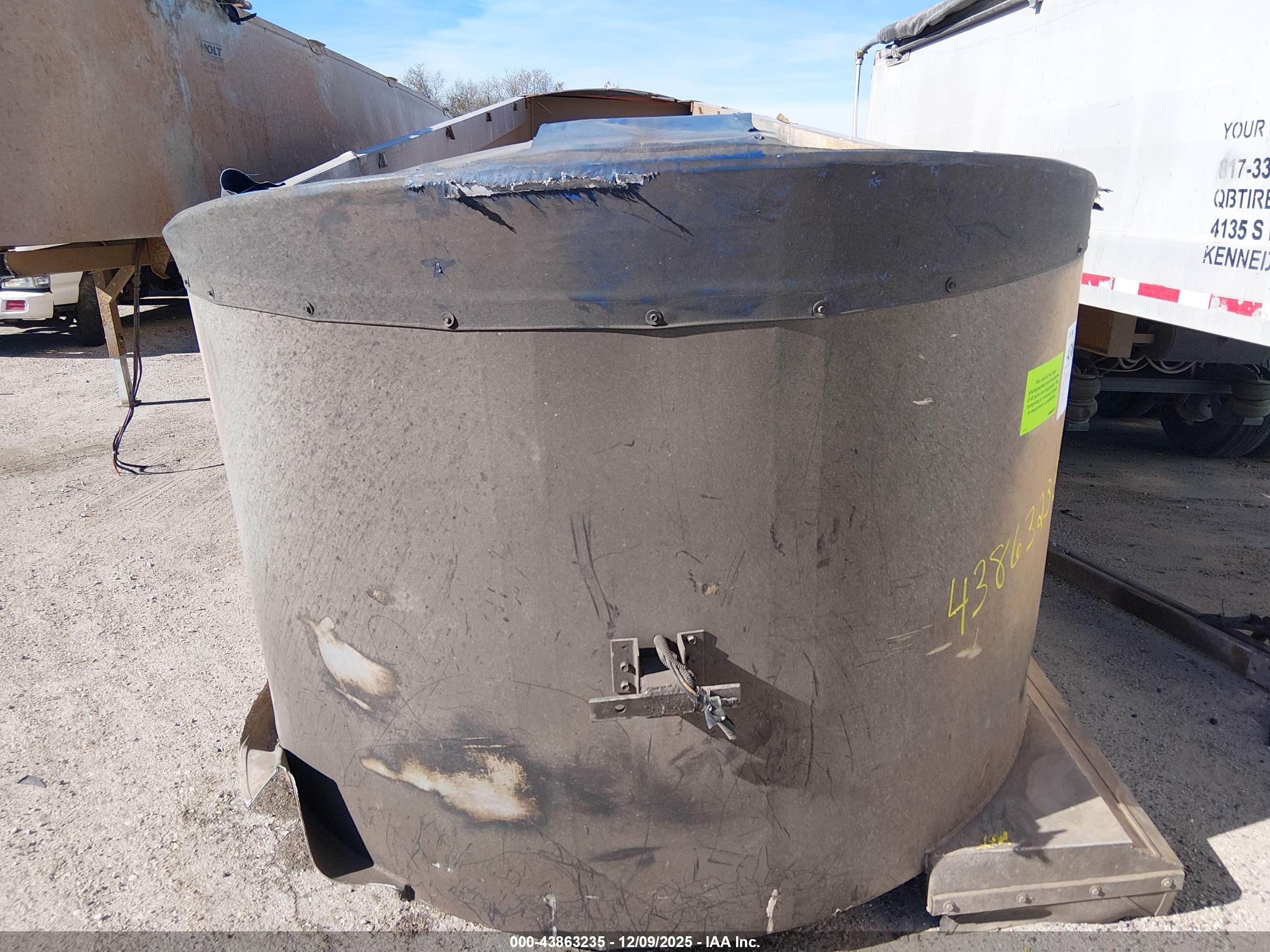 ROUGHNECK SEMI image 7