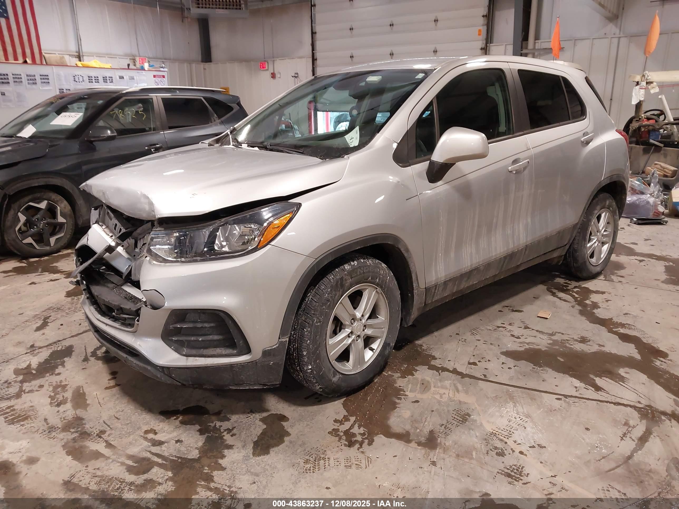 CHEVROLET TRAX image 2