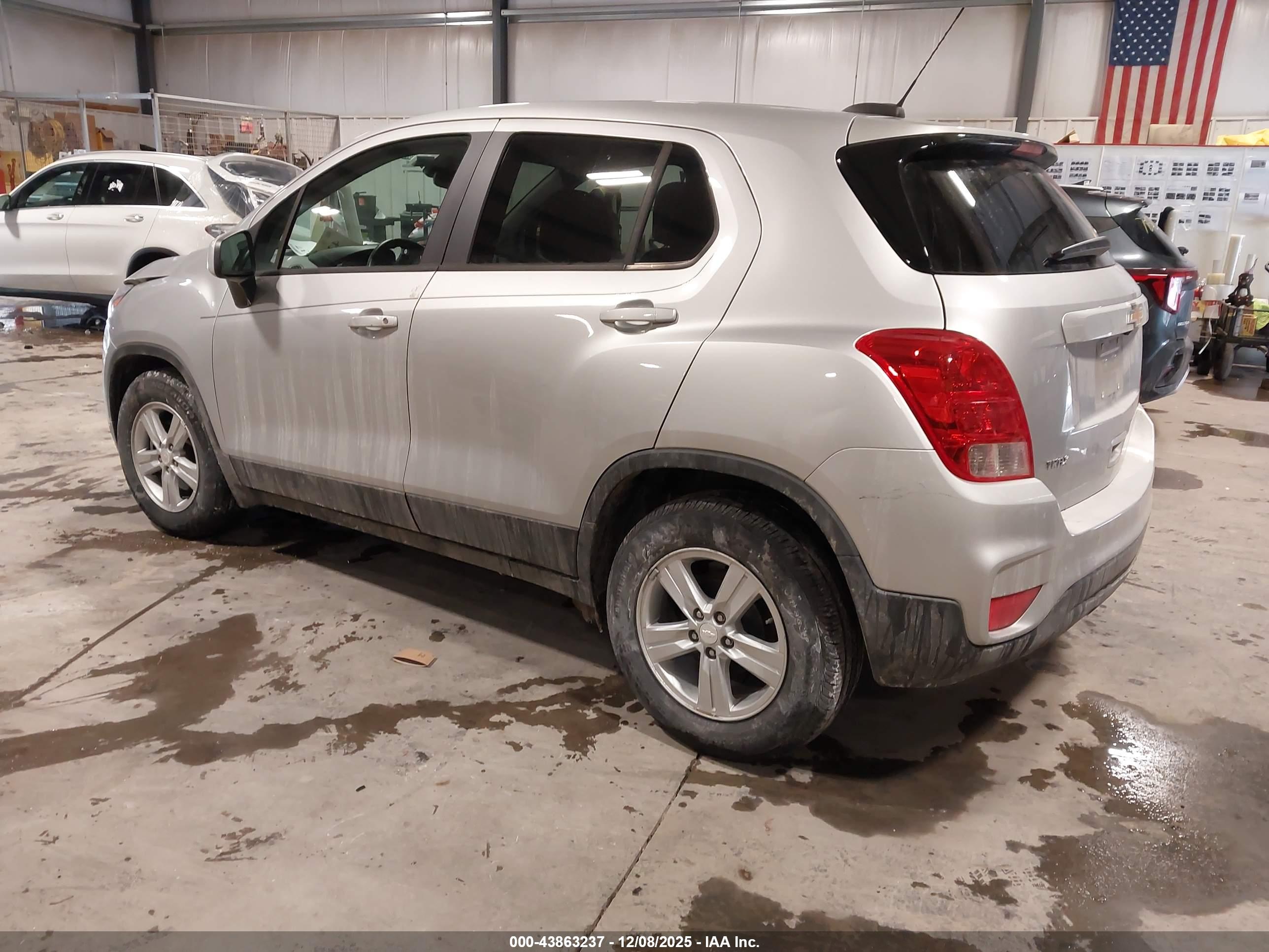 CHEVROLET TRAX image 3