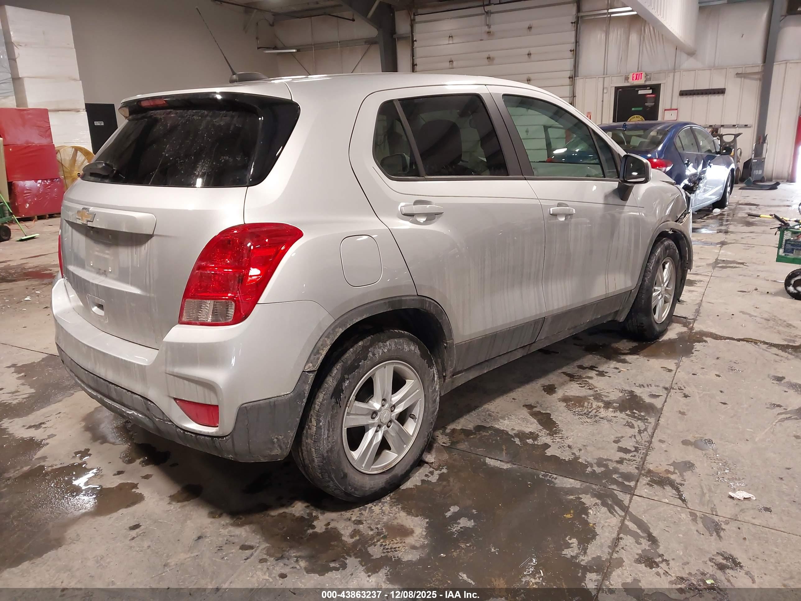 CHEVROLET TRAX image 4