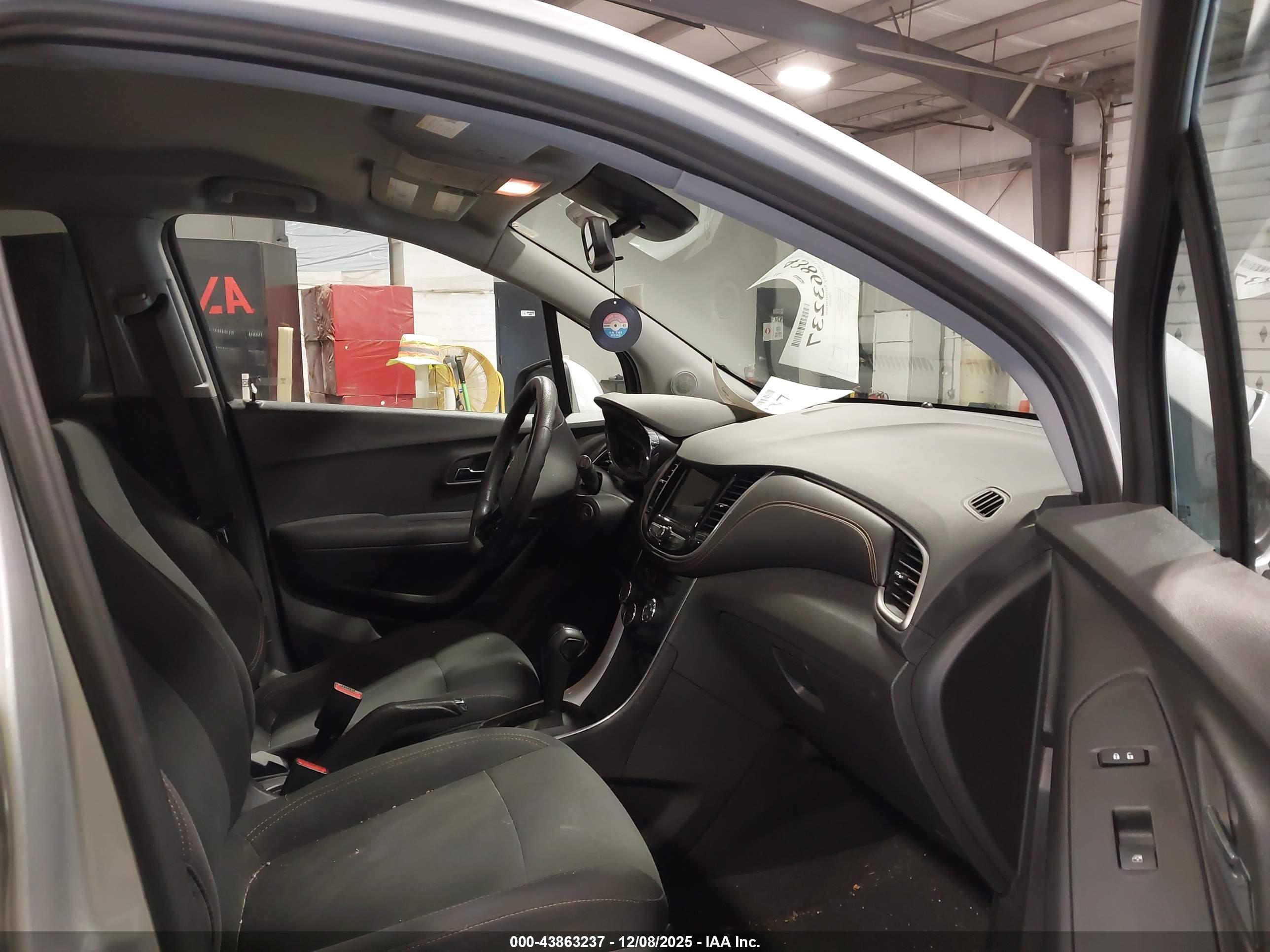 CHEVROLET TRAX image 5