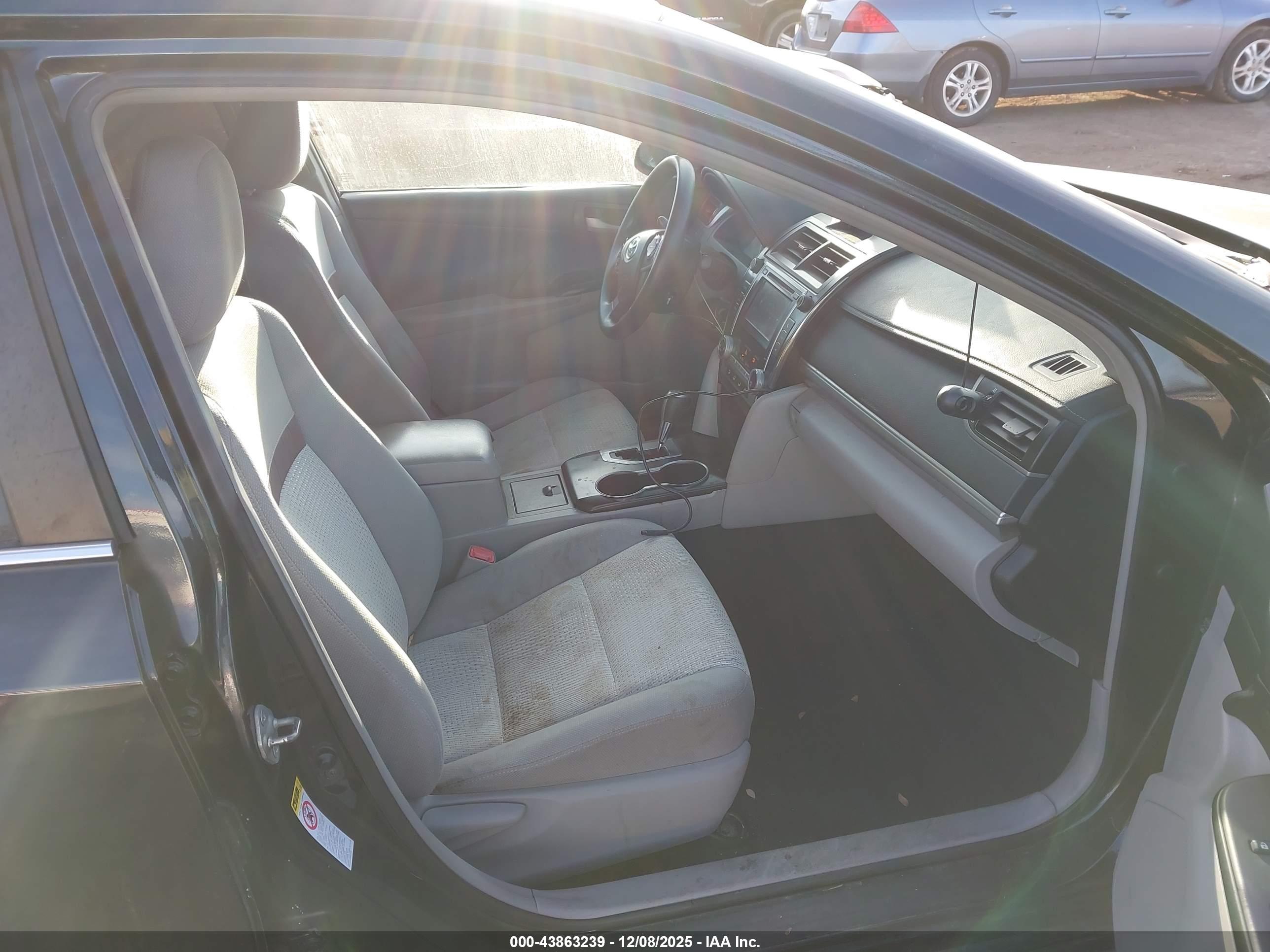 TOYOTA CAMRY image 5