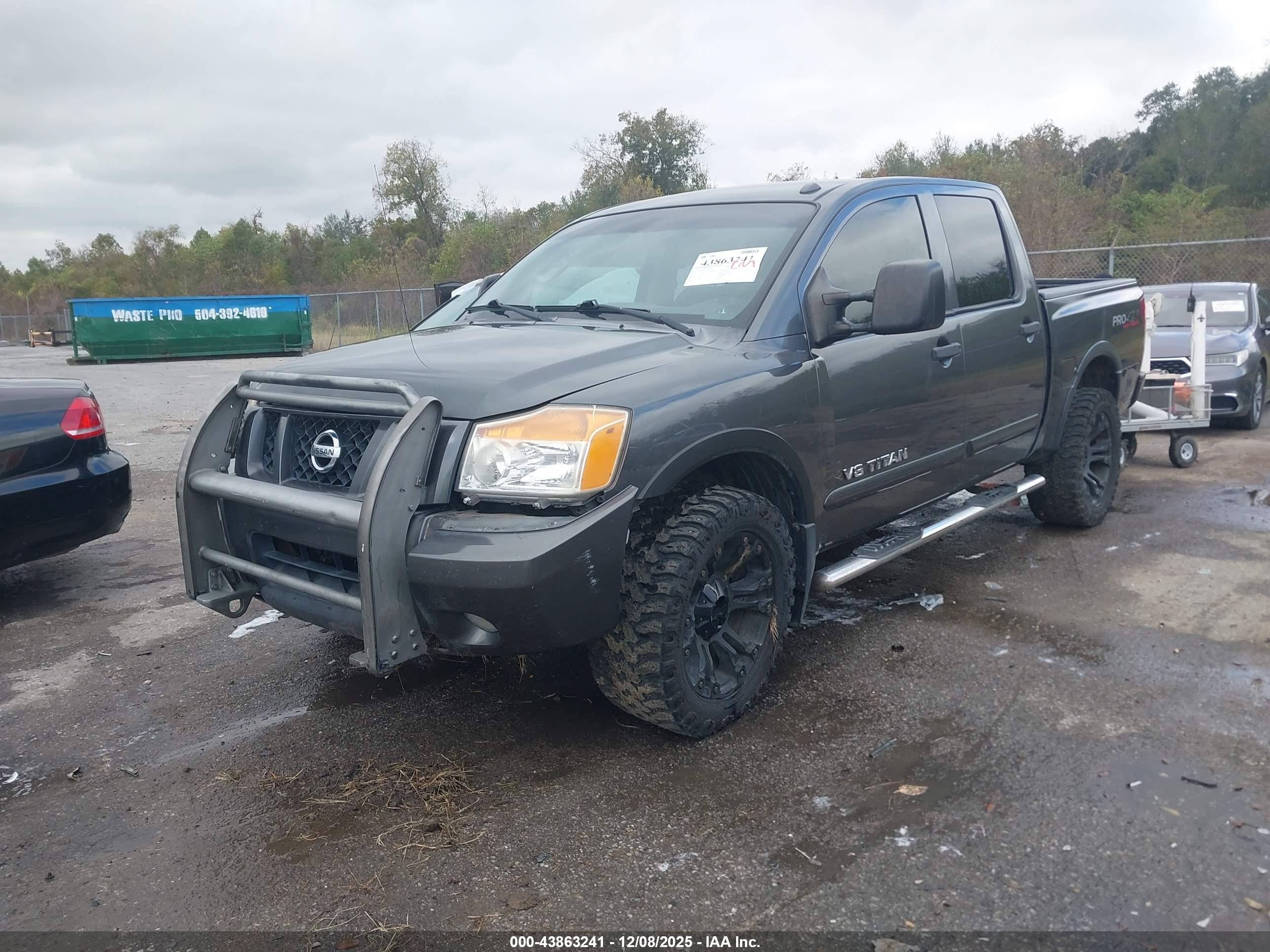 NISSAN TITAN image 2
