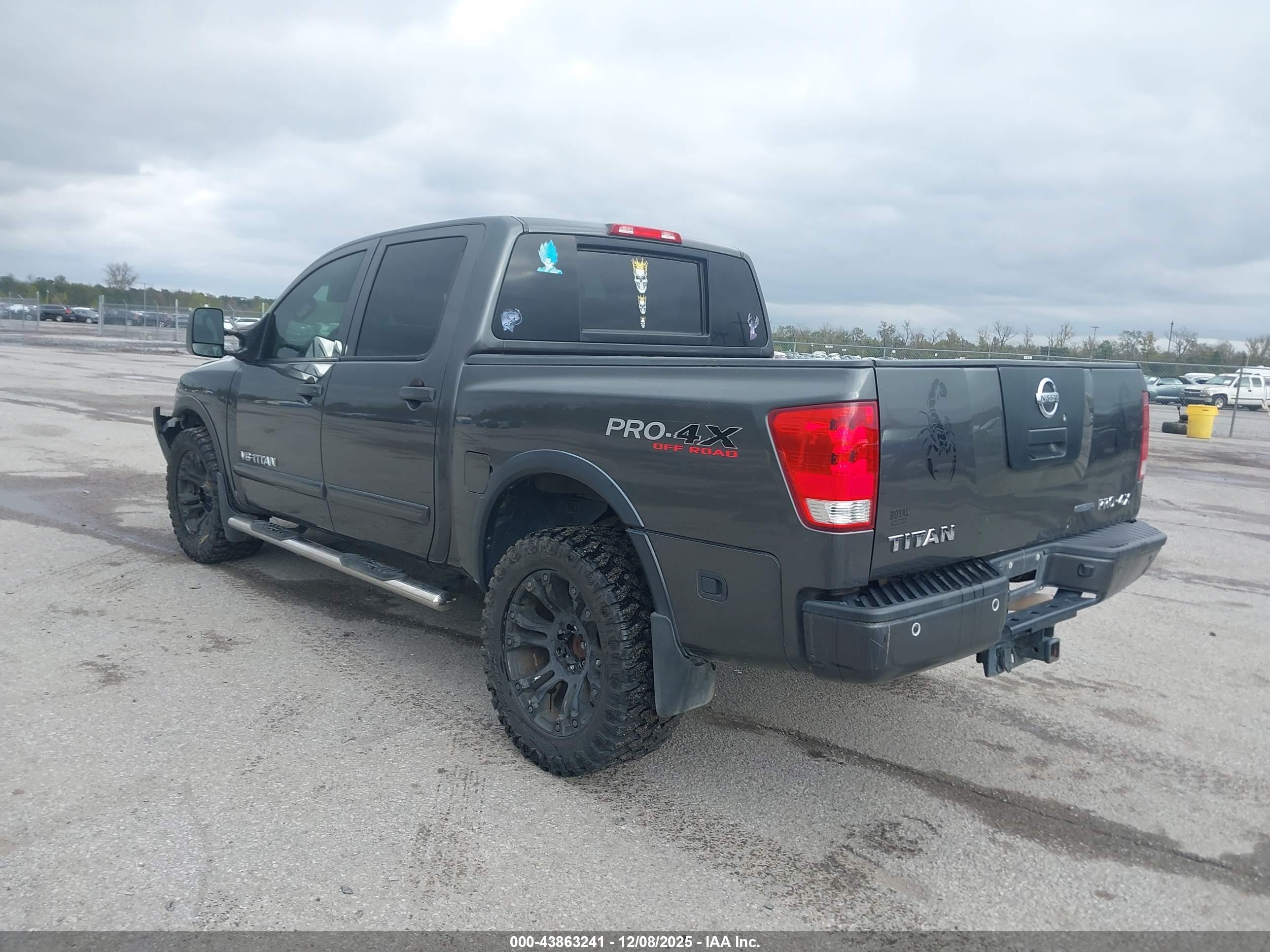 NISSAN TITAN image 3