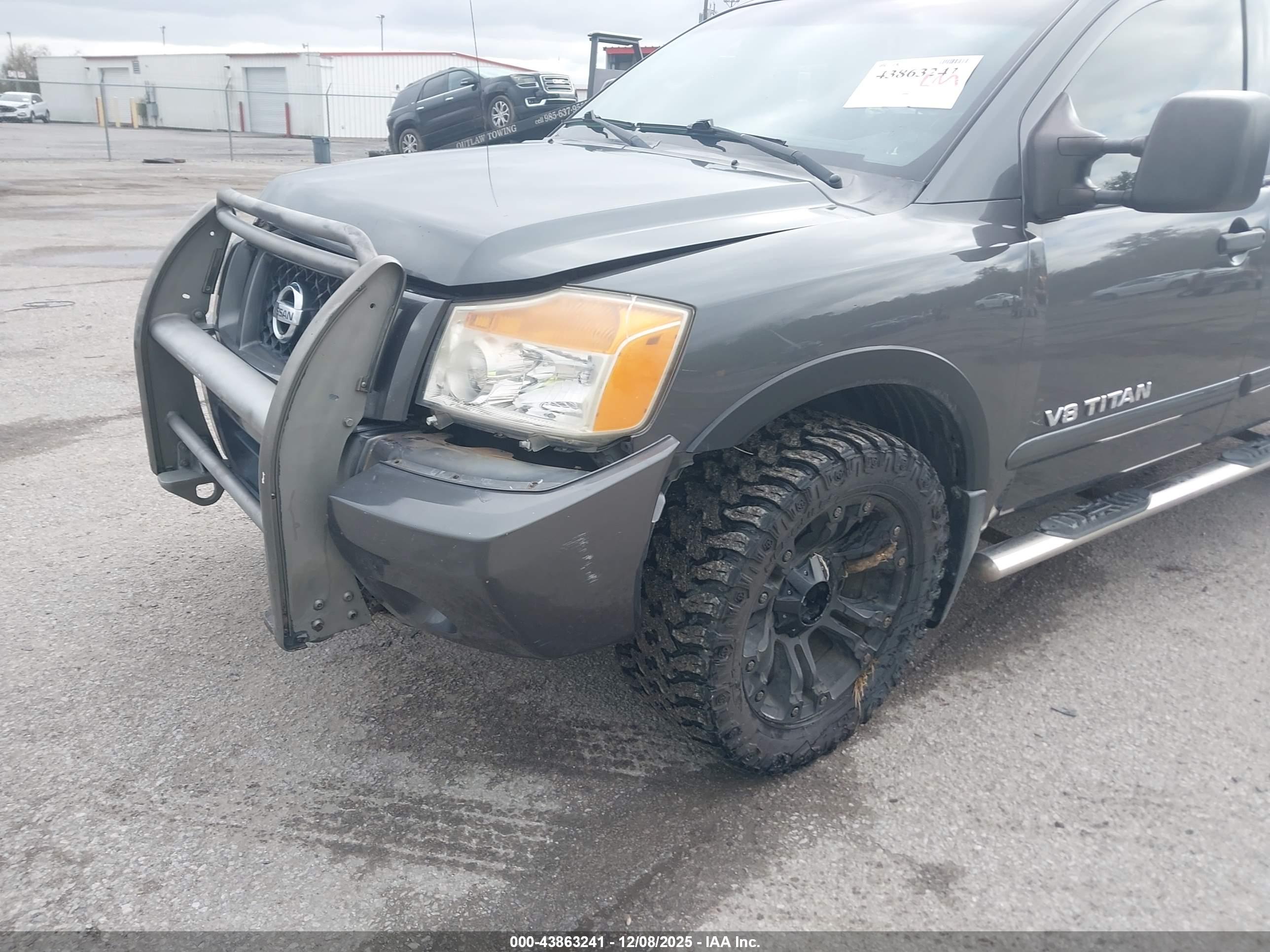 NISSAN TITAN image 6