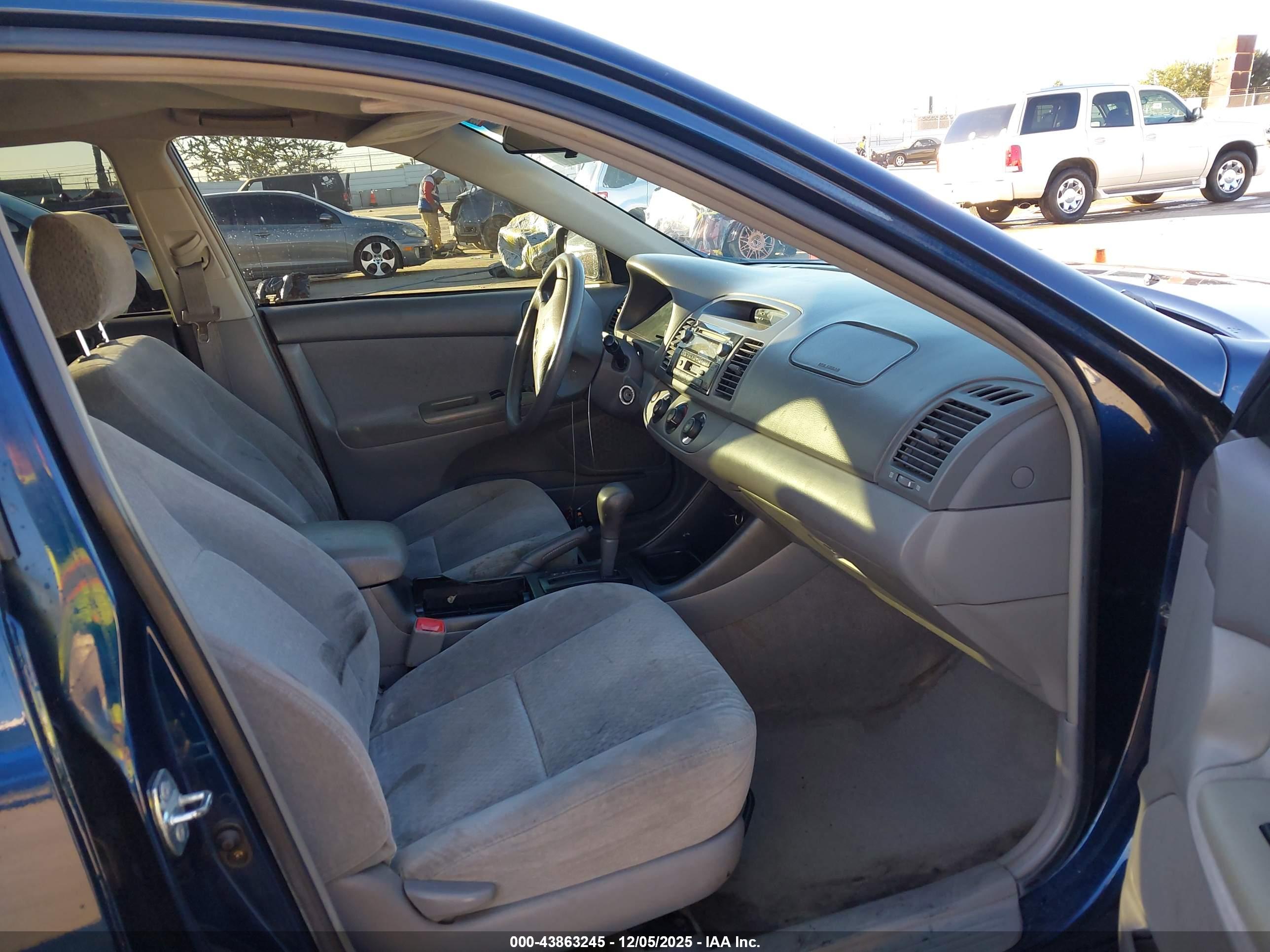 TOYOTA CAMRY image 5