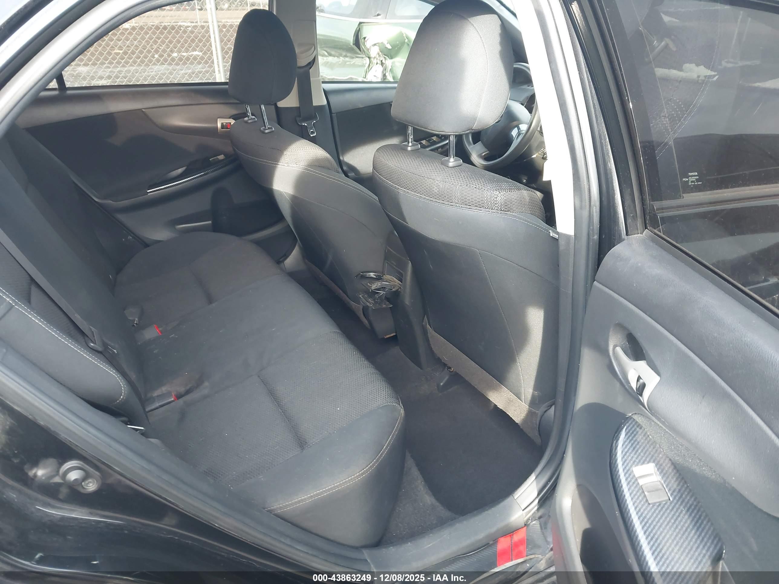TOYOTA COROLLA image 8