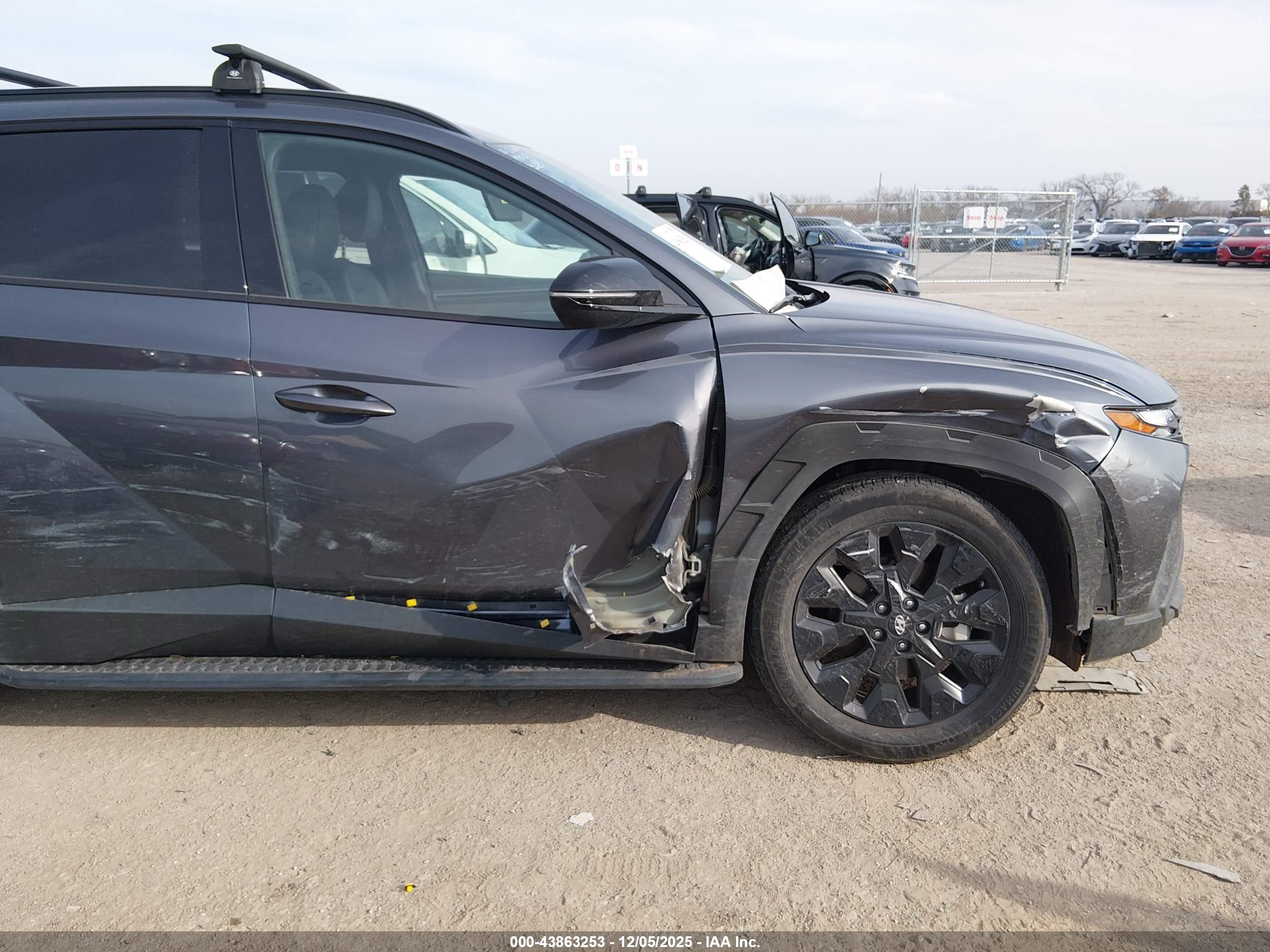 HYUNDAI TUCSON image 6