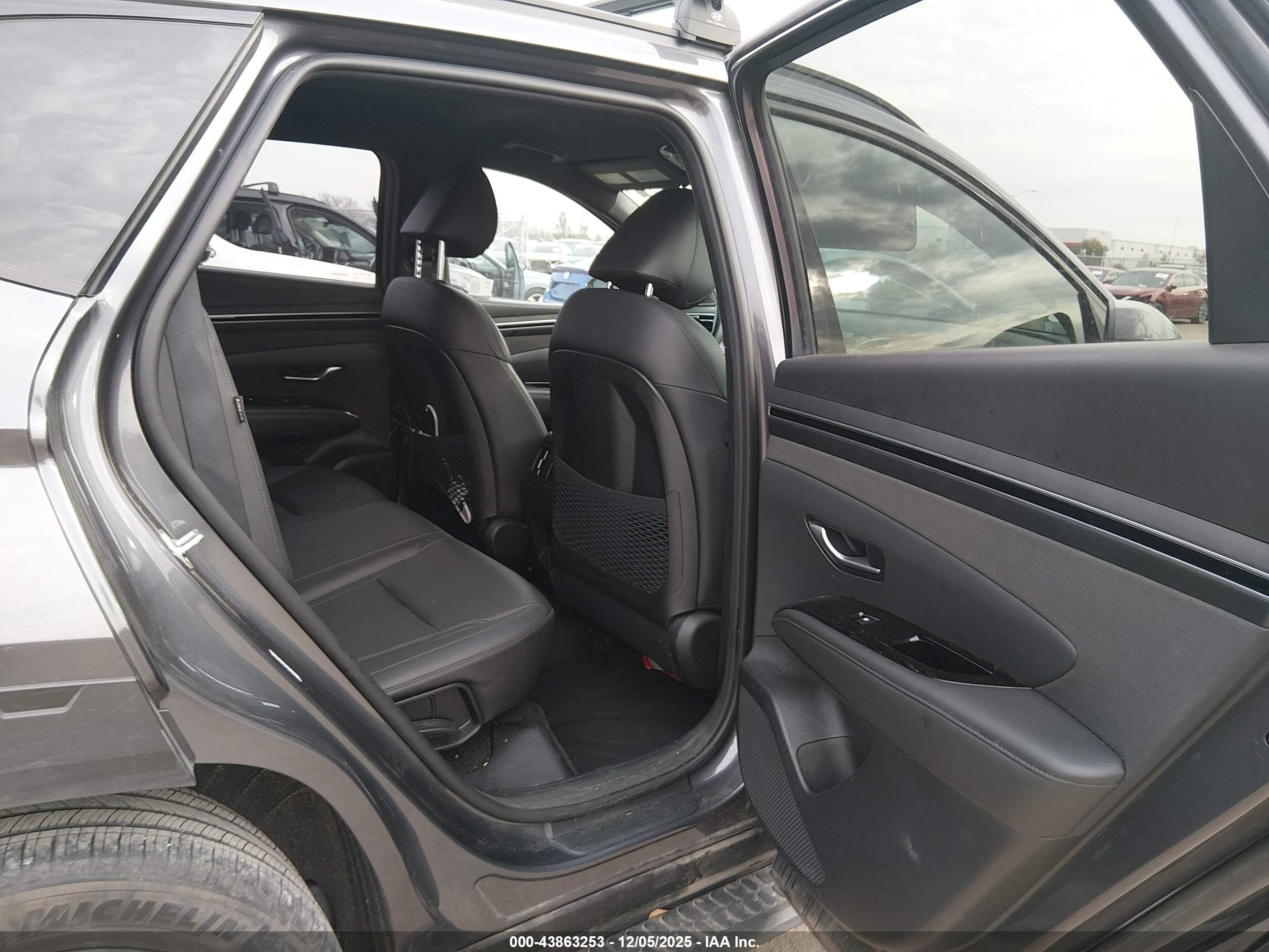 HYUNDAI TUCSON image 8