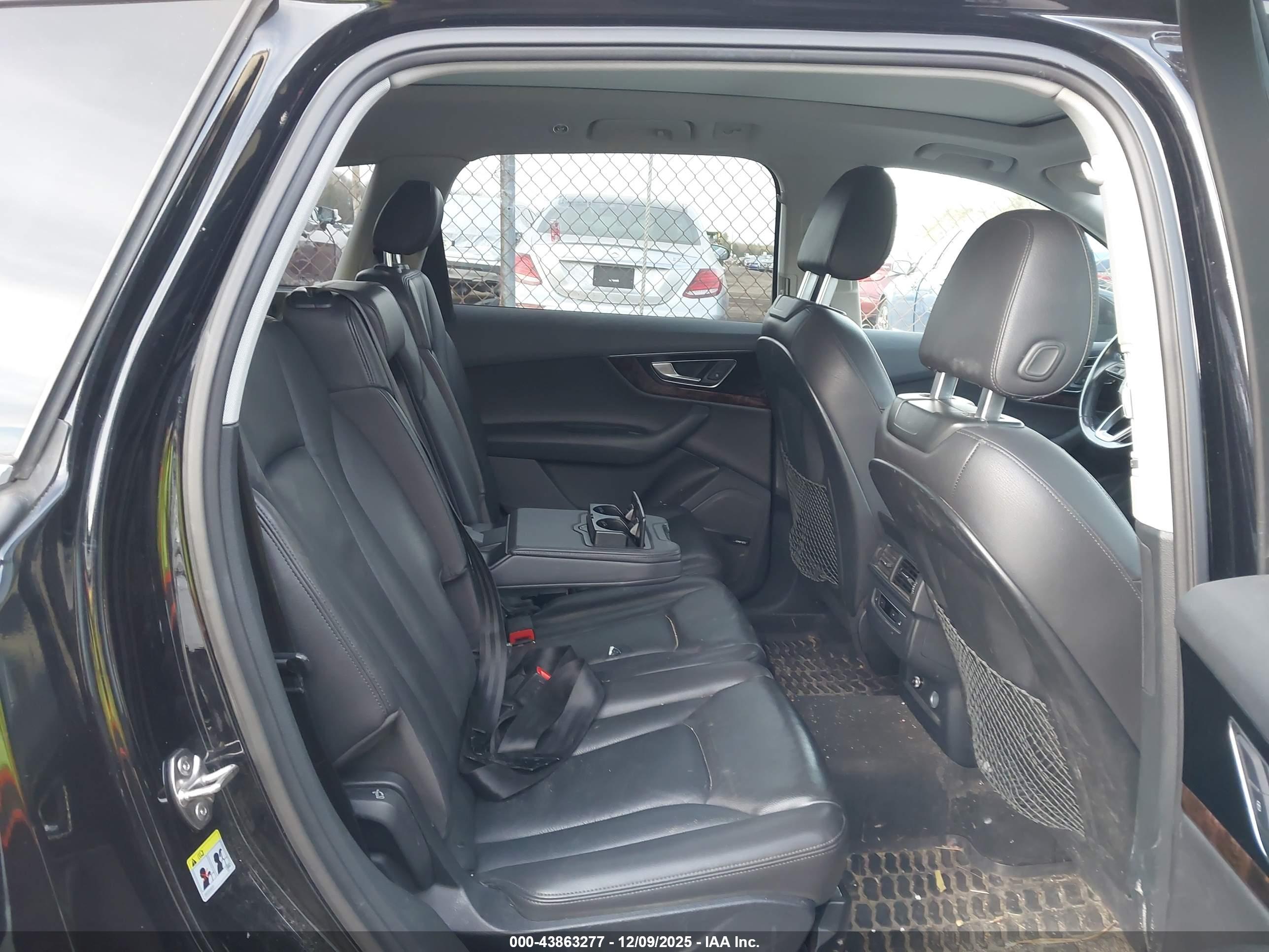 AUDI Q7 image 8