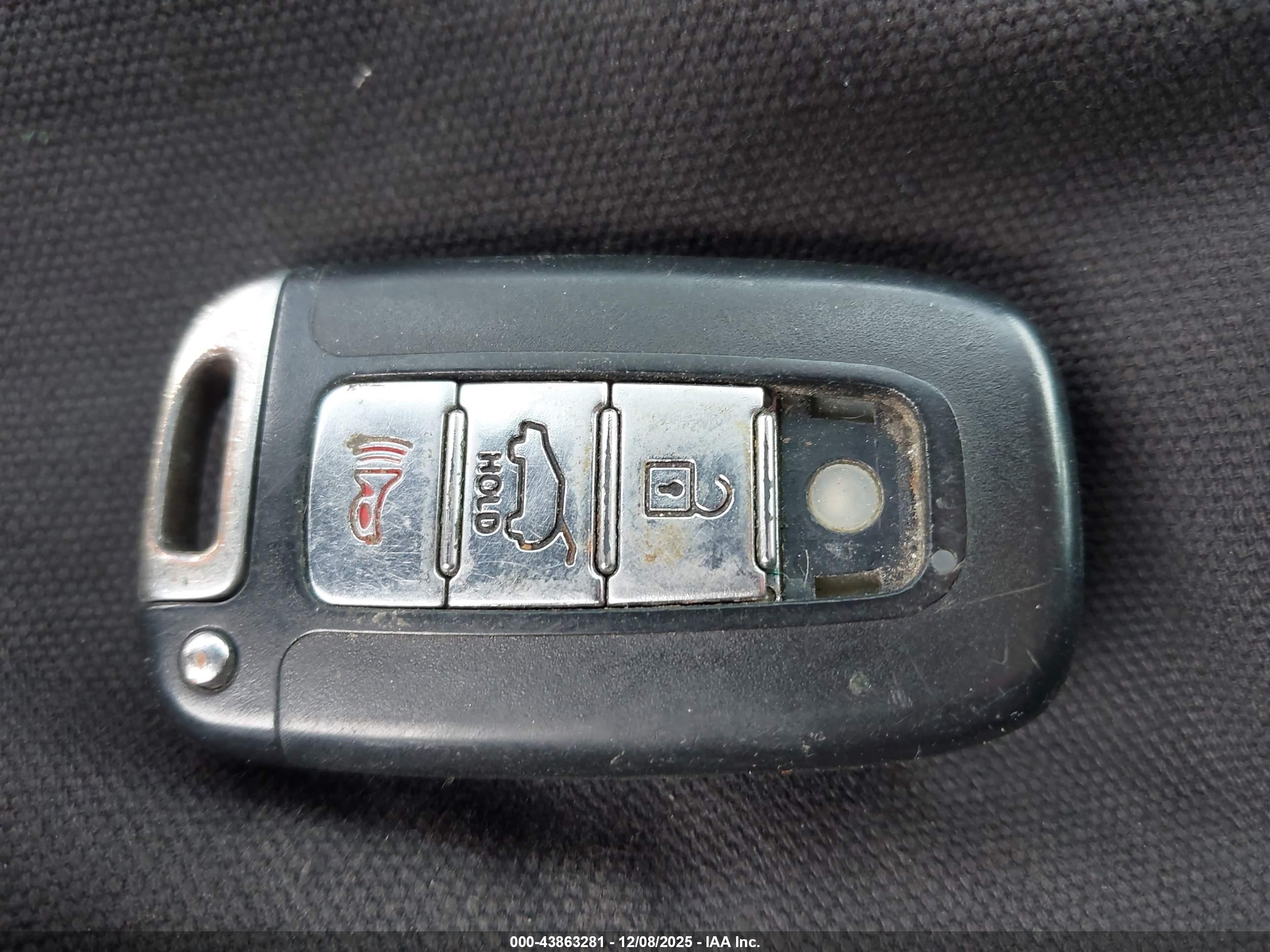 HYUNDAI VELOSTER image 11