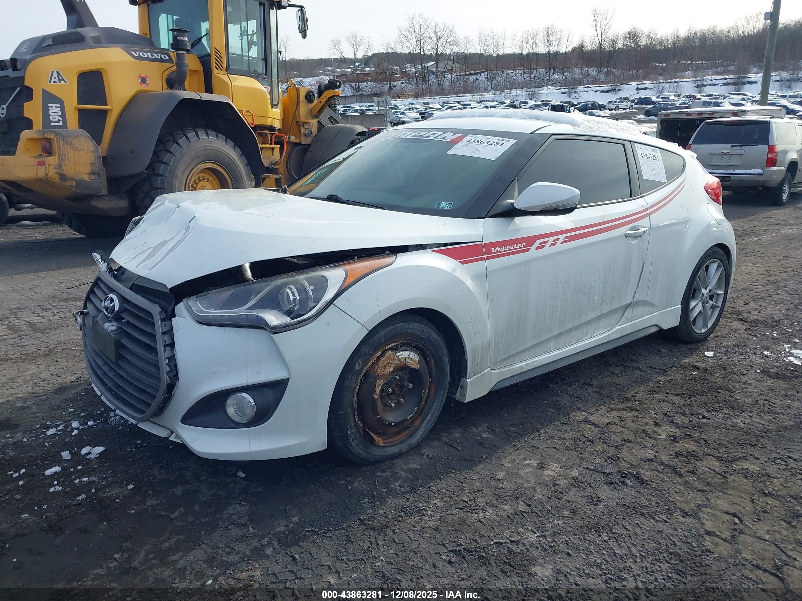 HYUNDAI VELOSTER image 2