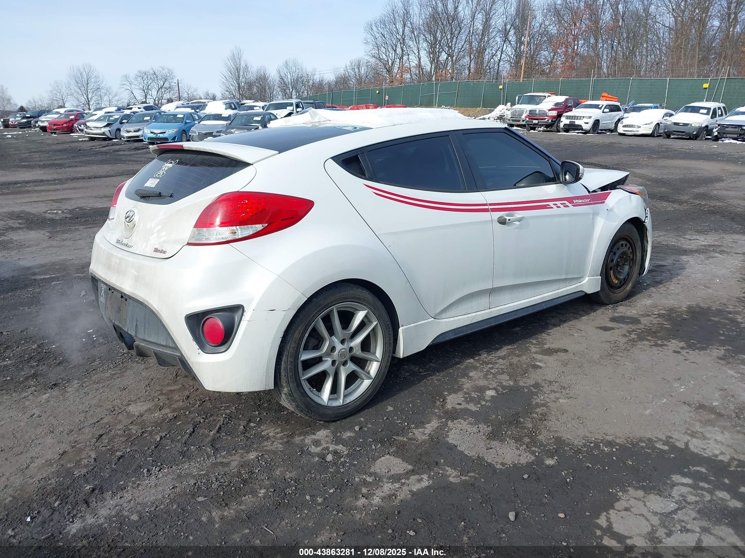 HYUNDAI VELOSTER image 4