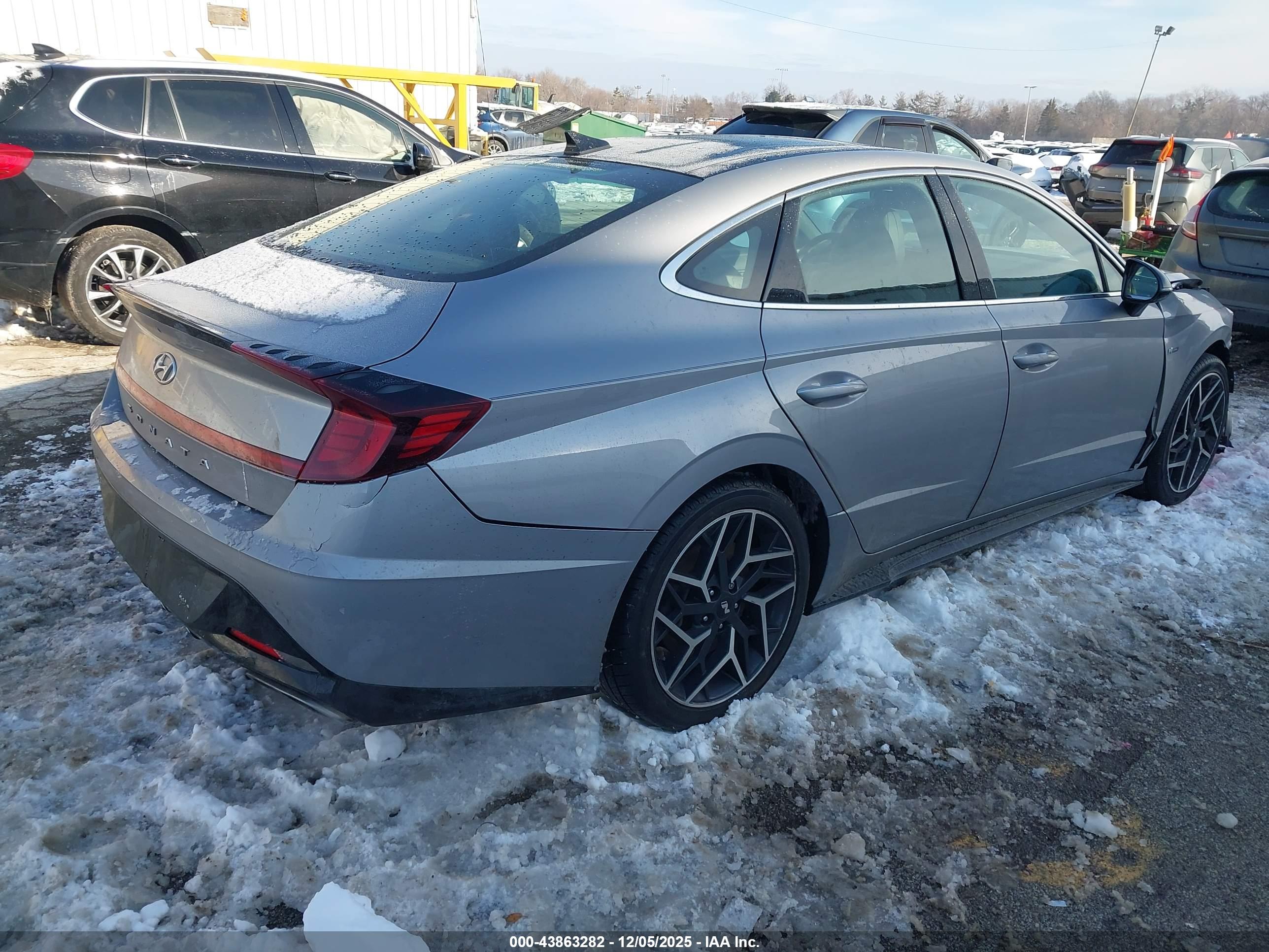 HYUNDAI SONATA image 4