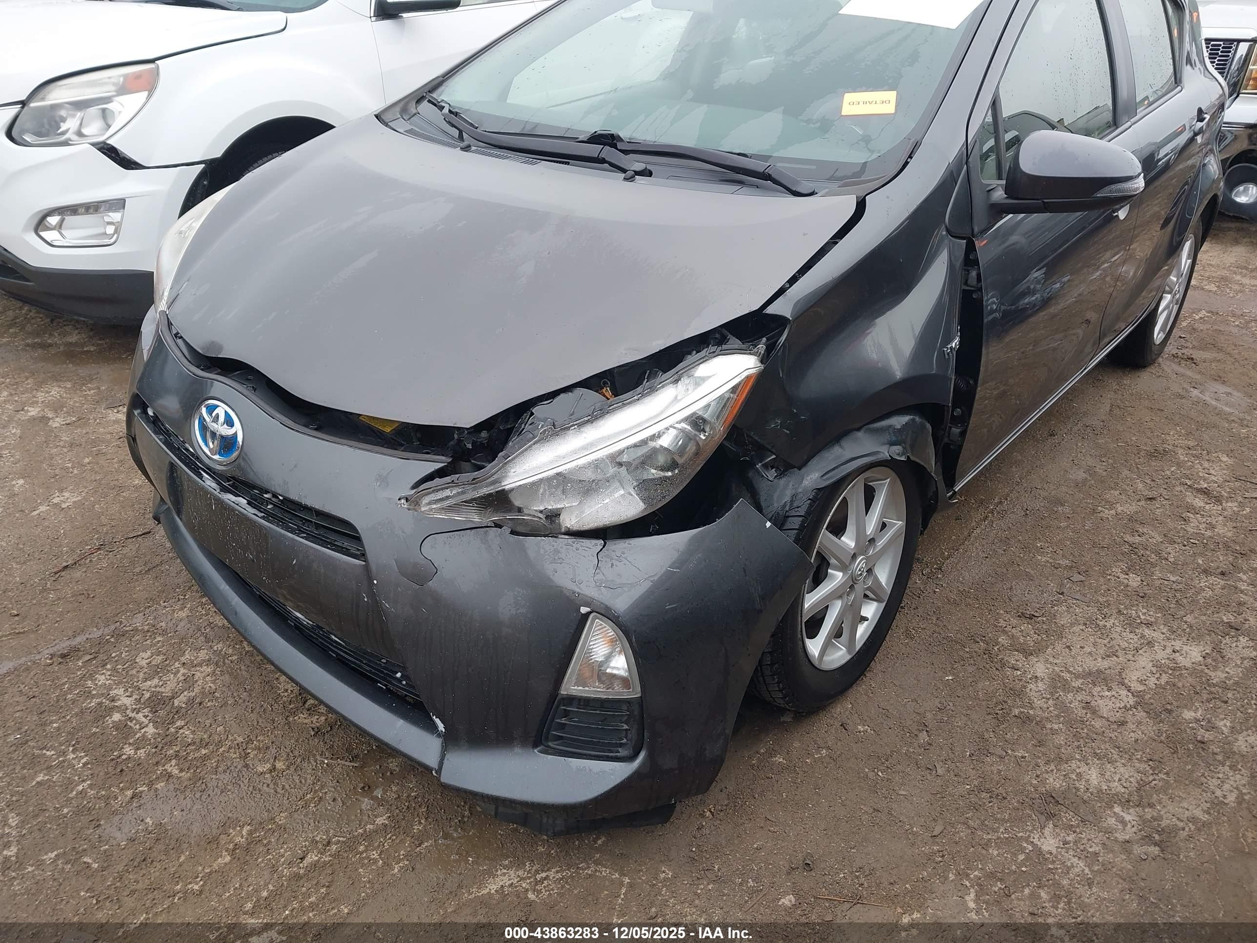 TOYOTA PRIUS image 6